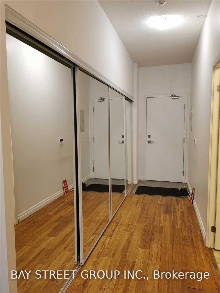 832 Bay Street 214, Toronto, ON M5S 1Z6 photo 3