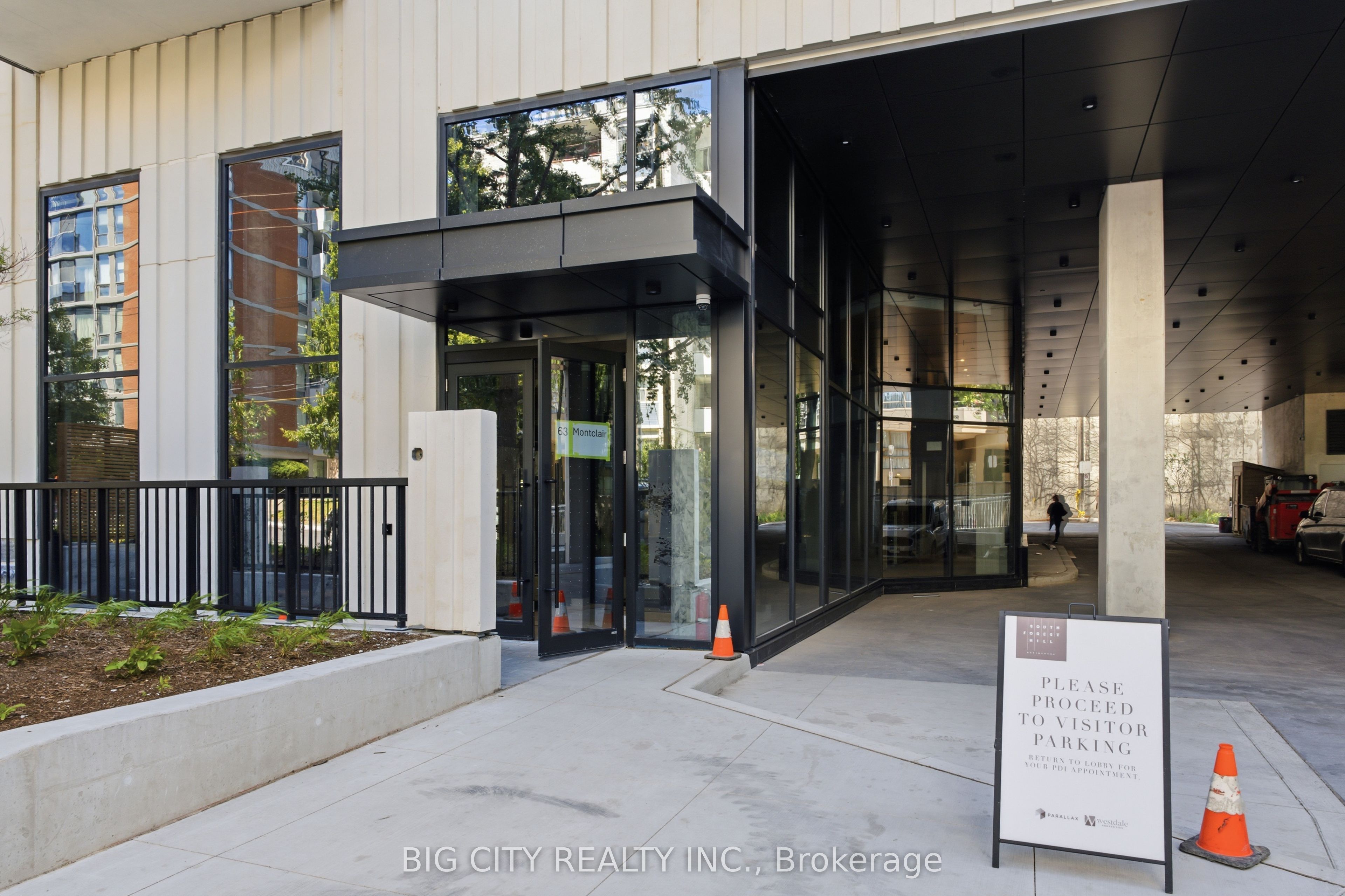 91 Montclair Avenue 829, Toronto, ON M5P 0B1