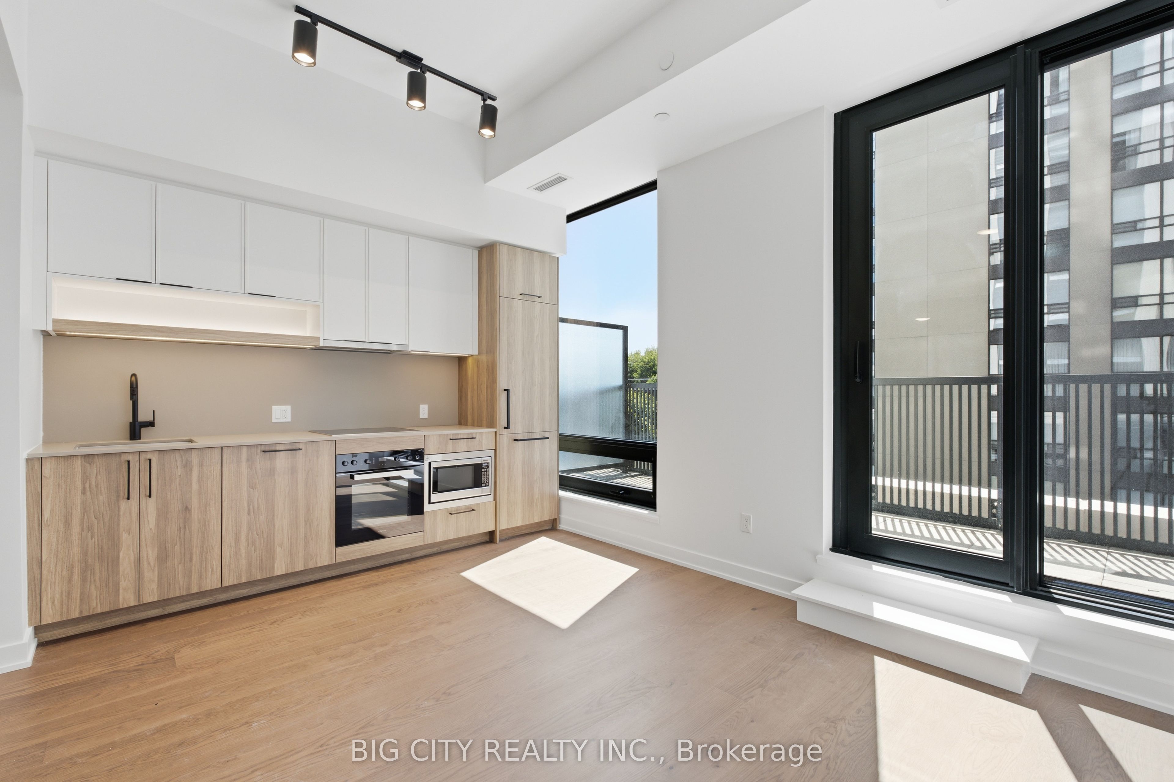 91 Montclair Avenue 829, Toronto, ON M5P 0B1 photo 3