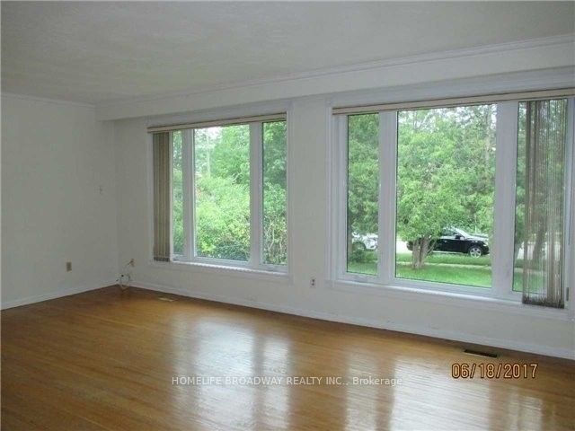 5 Foxhound Court, Toronto, ON M2H 1W3