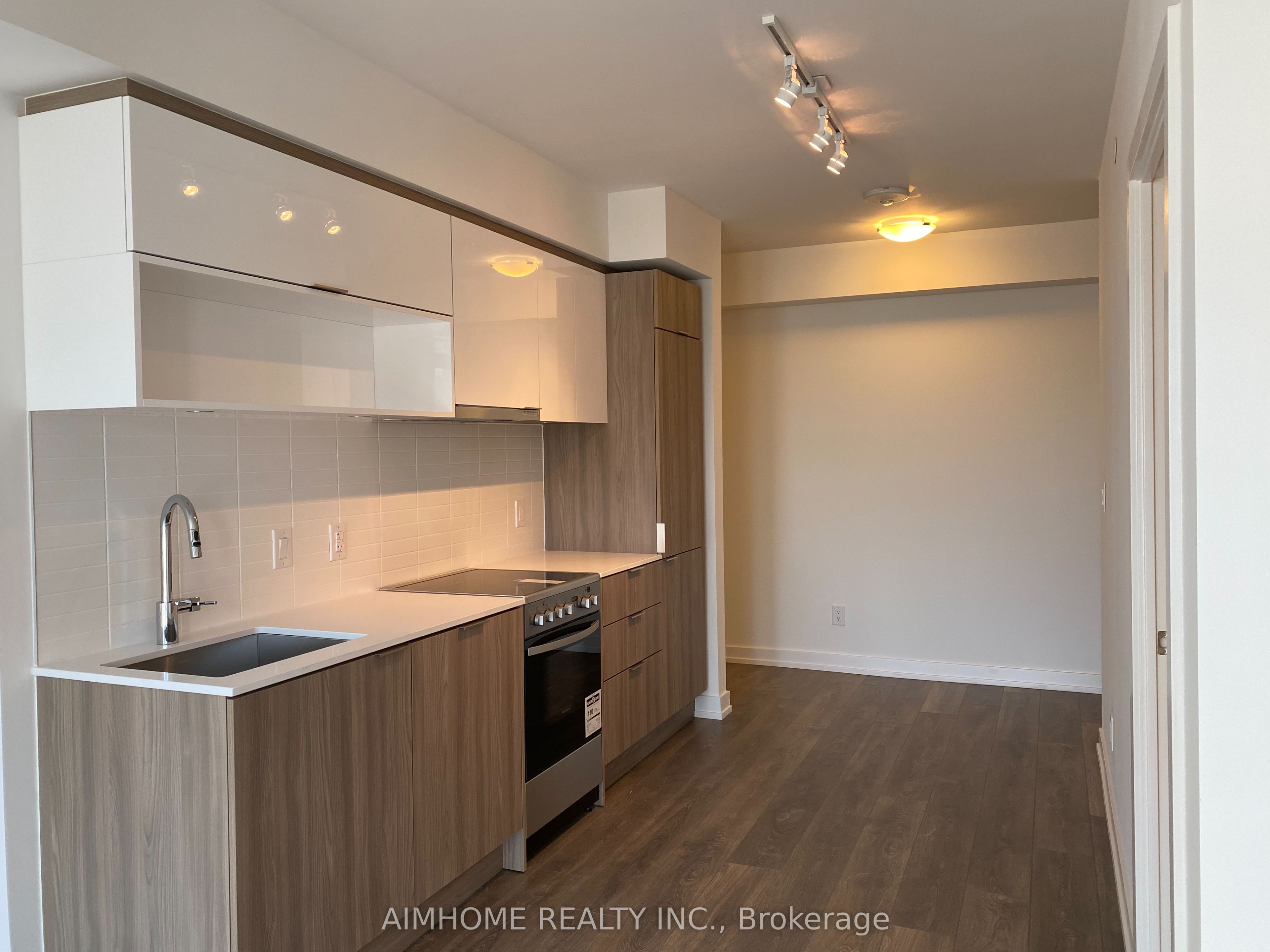 159 Wellesley Street E 2301, Toronto, ON M4Y 0H5 photo 3