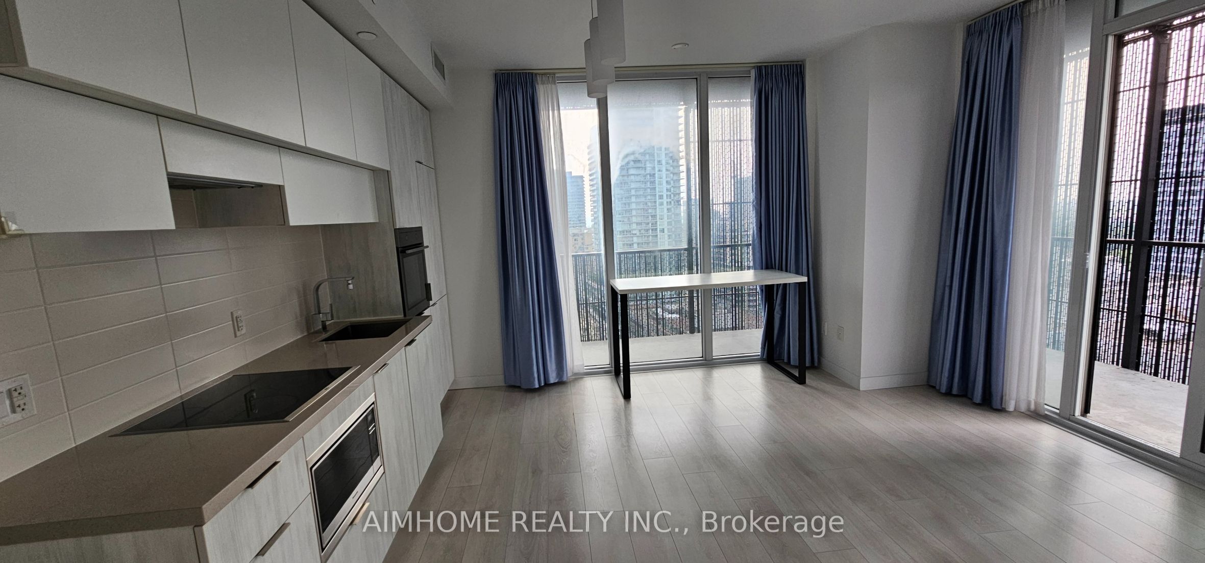 8 Eglinton Avenue E 1711, Toronto, ON M4P 0C1 photo 3