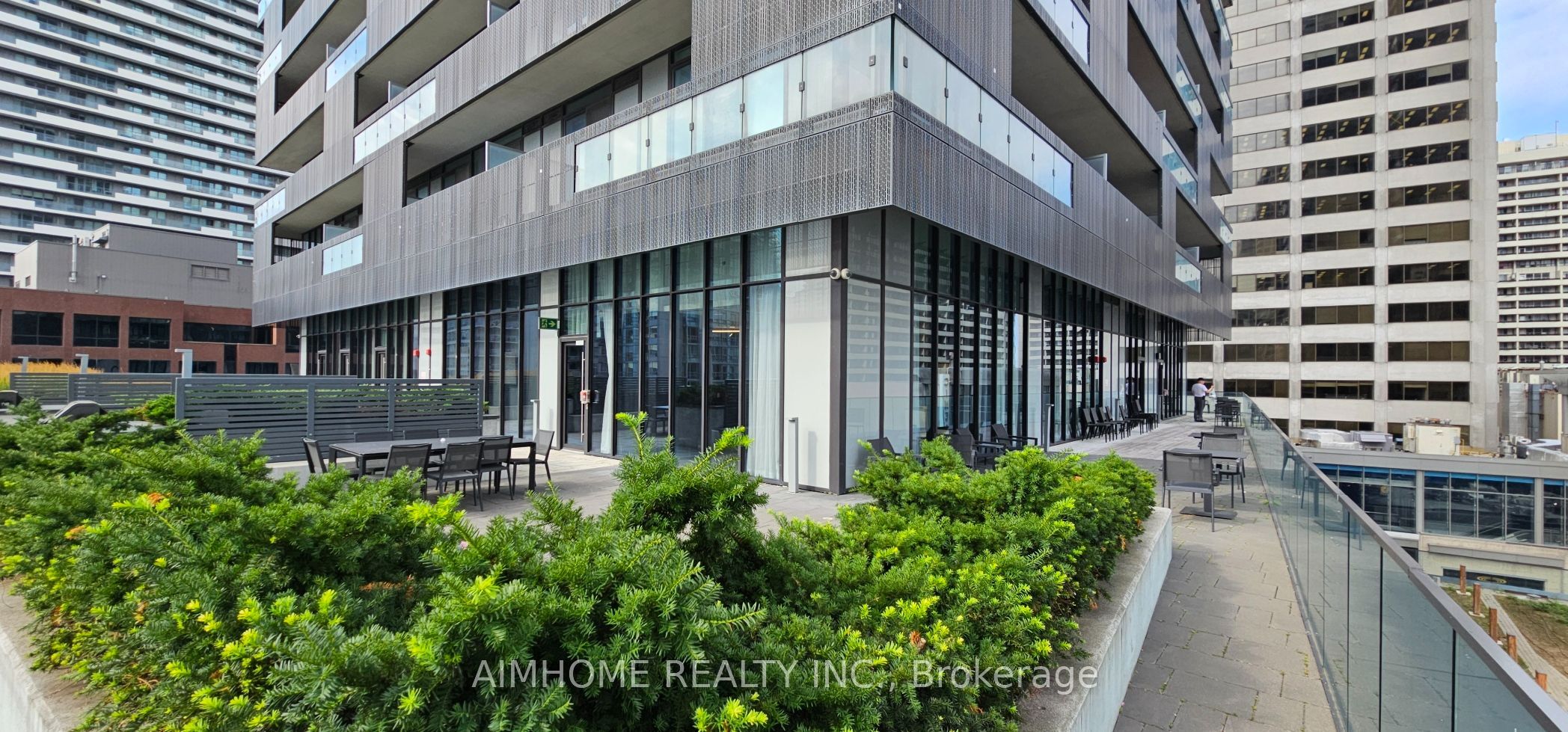 8 Eglinton Avenue E 1711, Toronto, ON M4P 0C1 photo 4