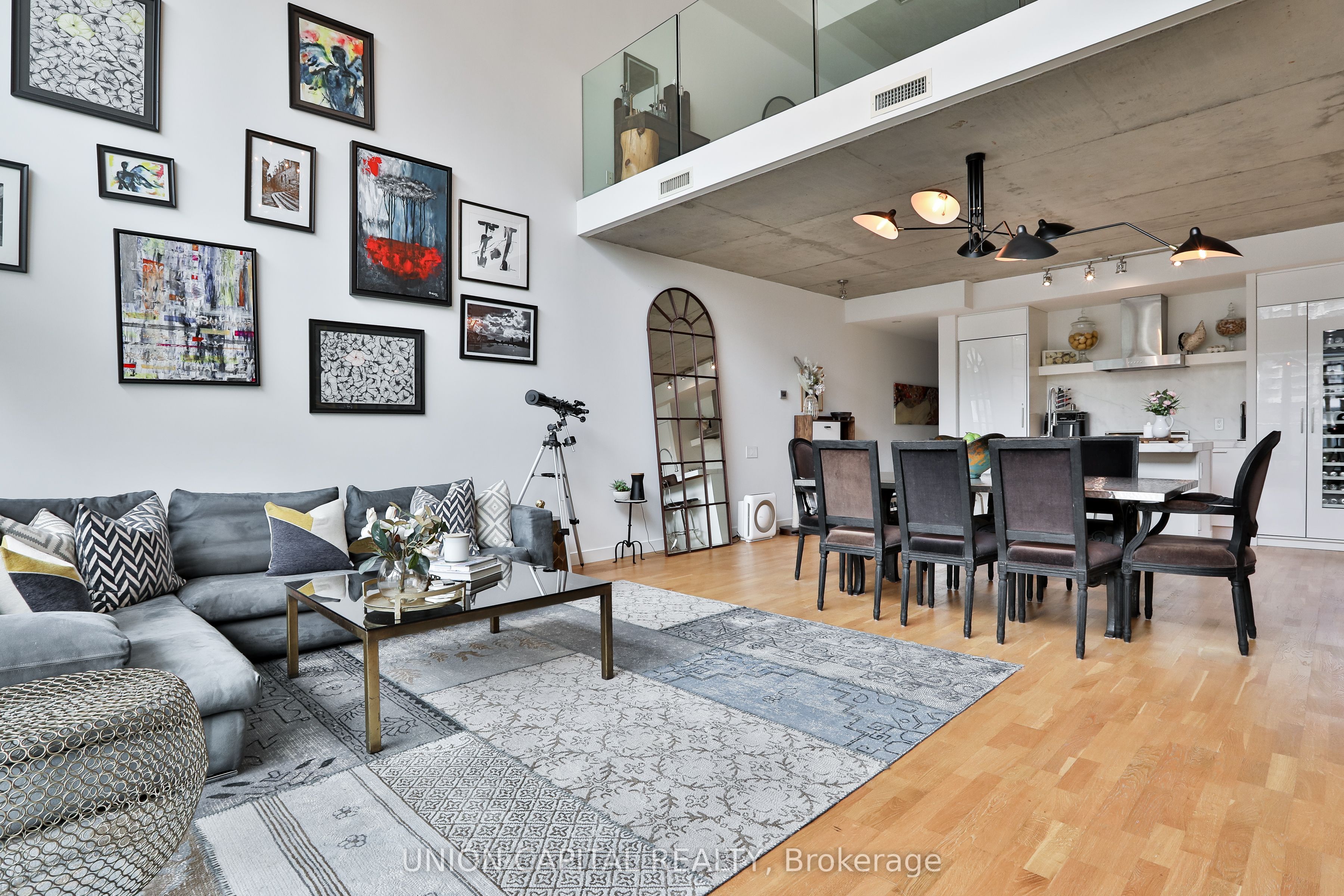 75 Portland Street 504, Toronto, ON M5V 2M9