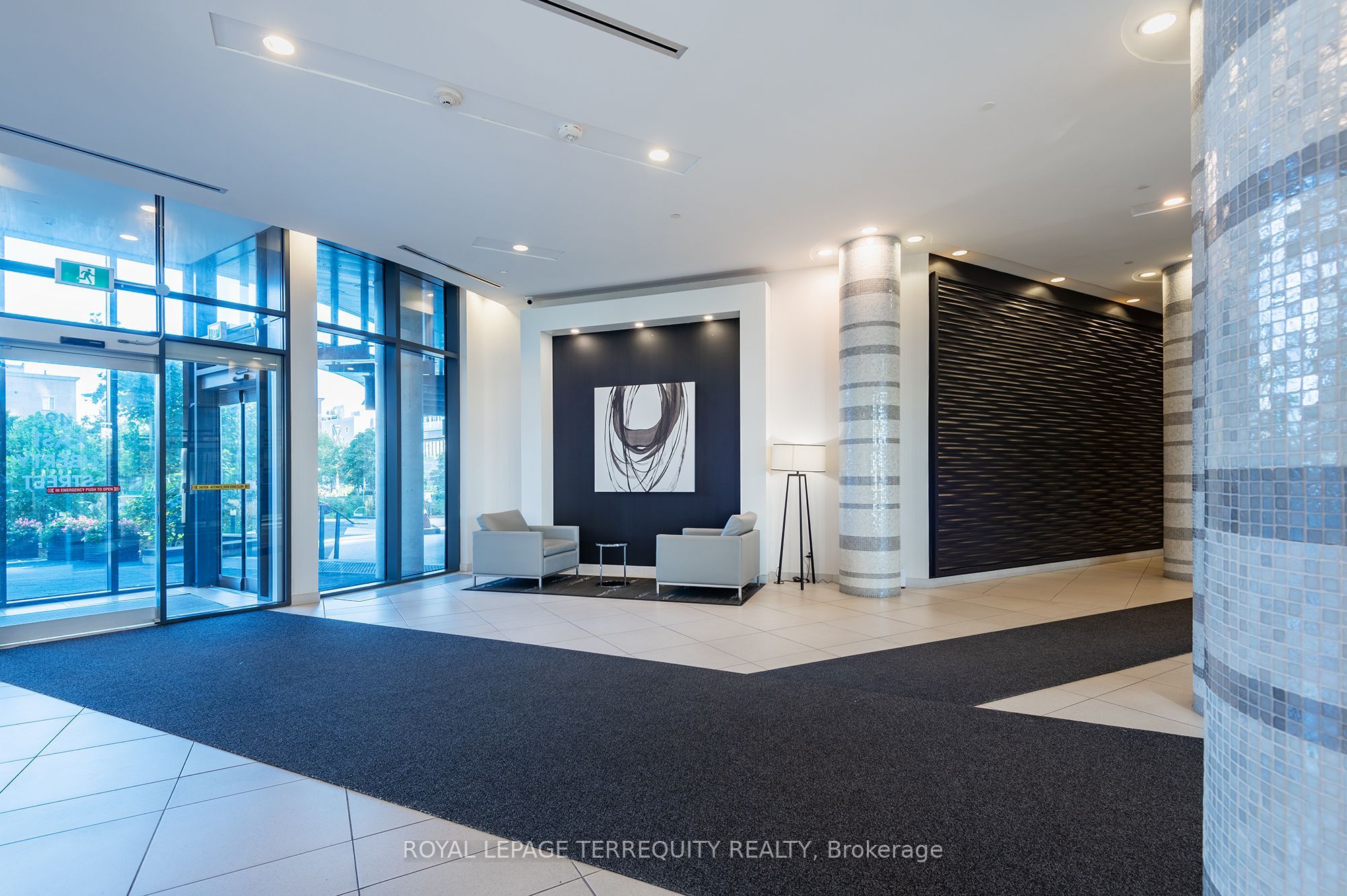 49 East Liberty Street 1802, Toronto, ON M6K 0B2 photo 2