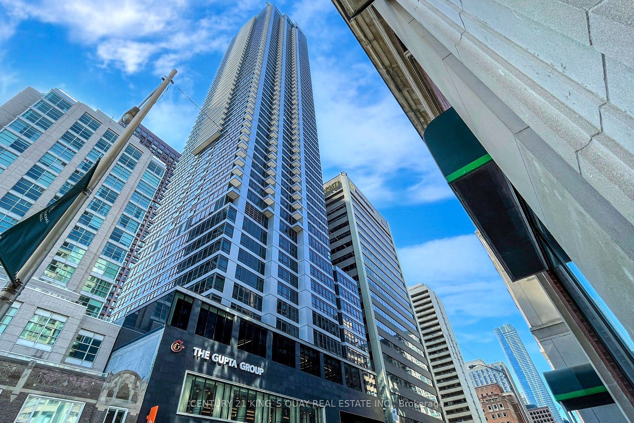 395 Bloor Street E 4710, Toronto, ON M4W 0B4 photo 2