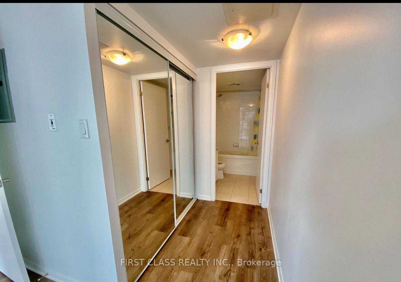 37 Grosvenor Street 1301, Toronto, ON M4Y 3G5 photo 5