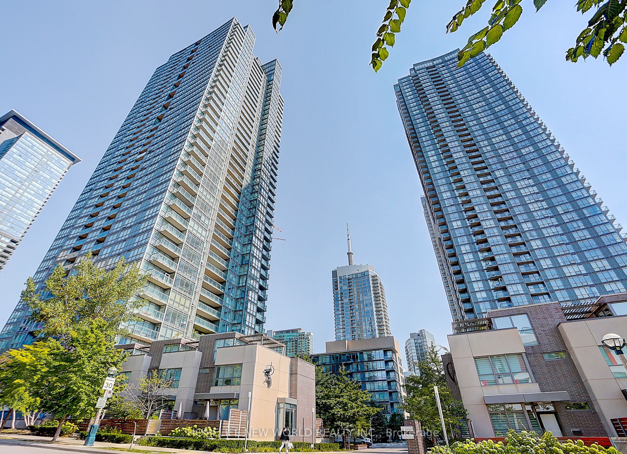 15 Fort York Boulevard 307, Toronto, ON M5V 3Y4 photo 2