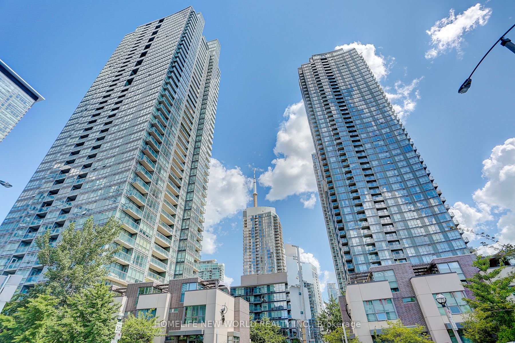15 Fort York Boulevard 307, Toronto, ON M5V 3Y4 photo 3