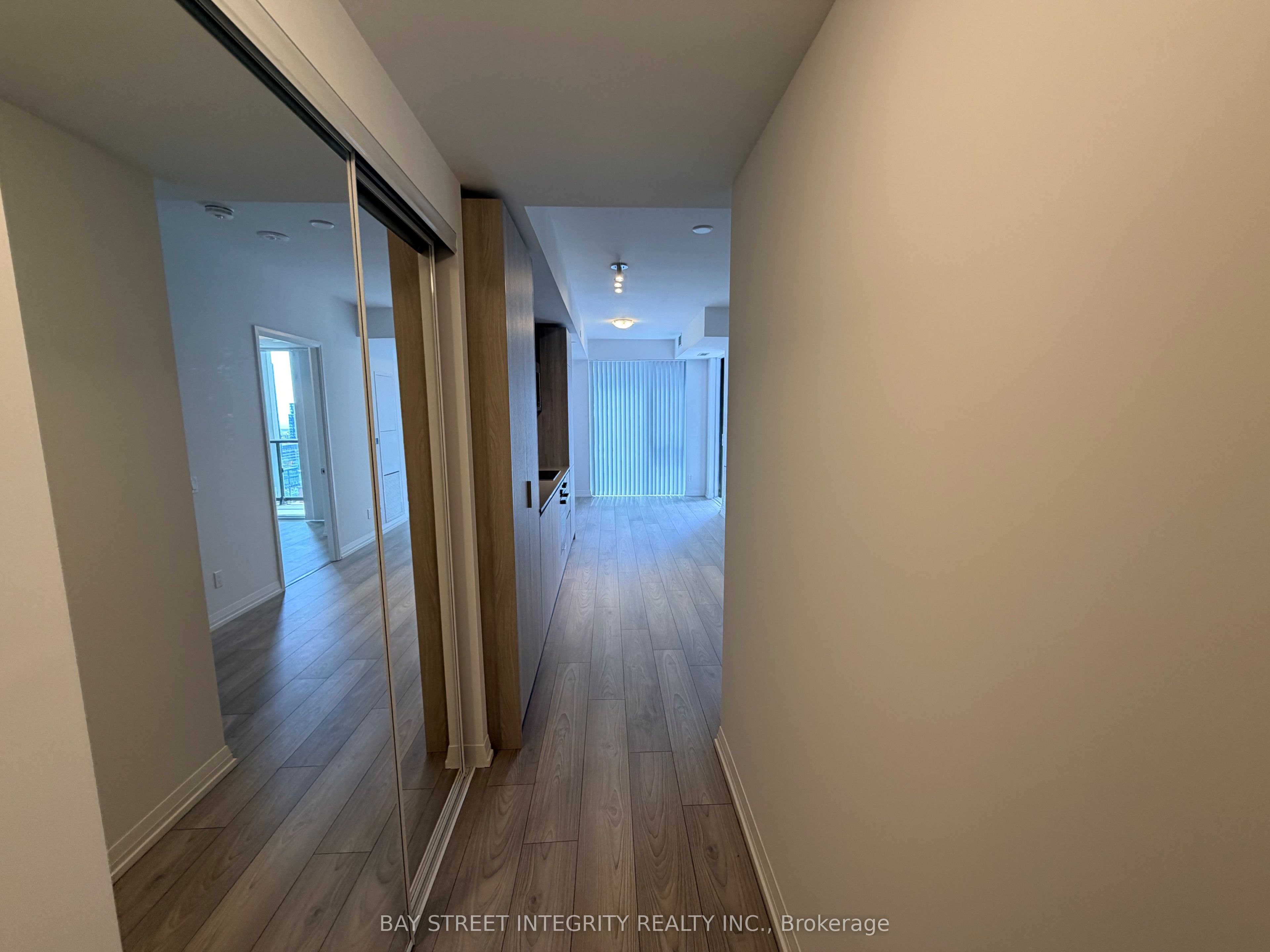400 King Street W 1912, Toronto, ON M5V 0X8 photo 3