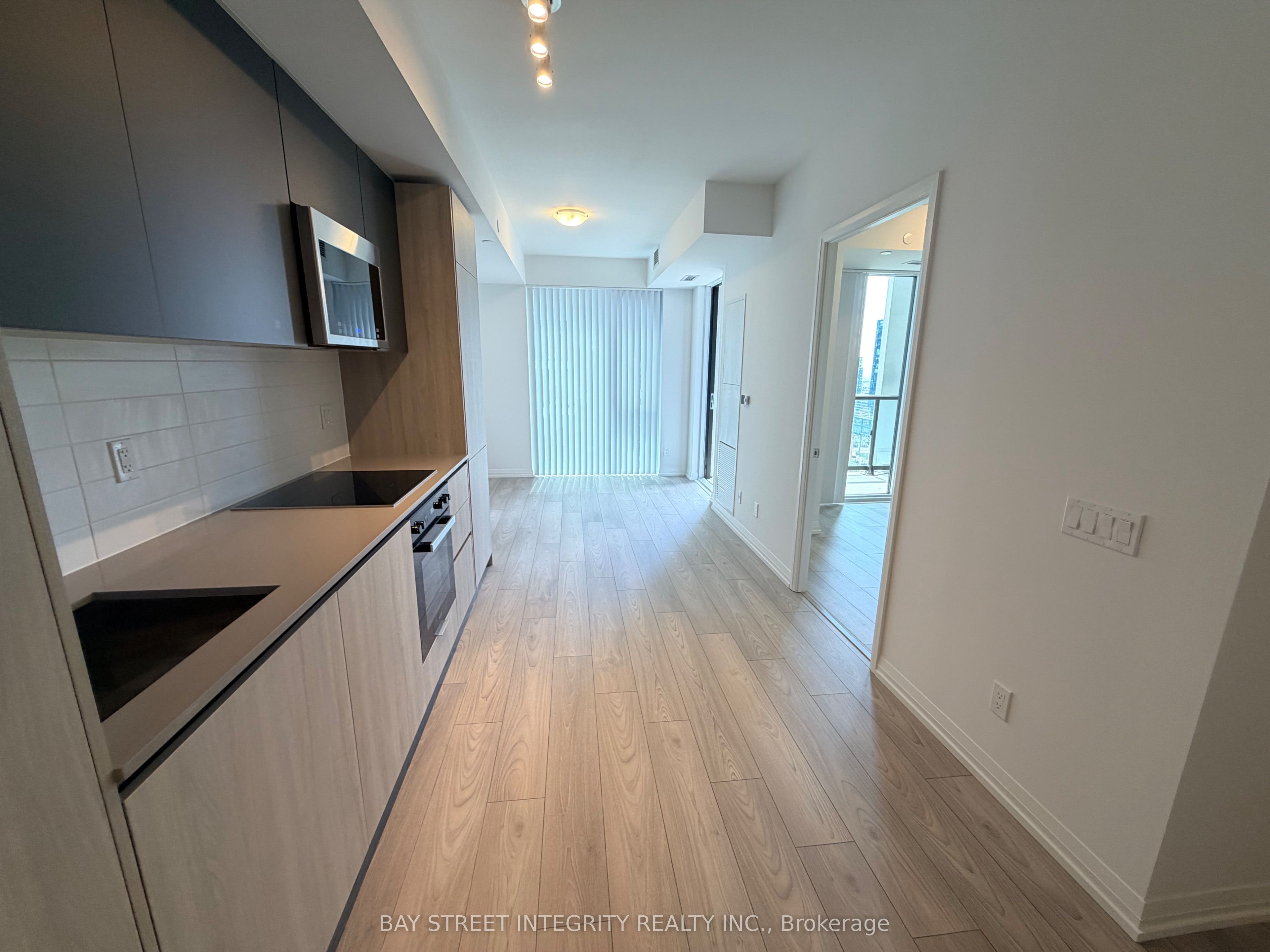 400 King Street W 1912, Toronto, ON M5V 0X8 photo 4