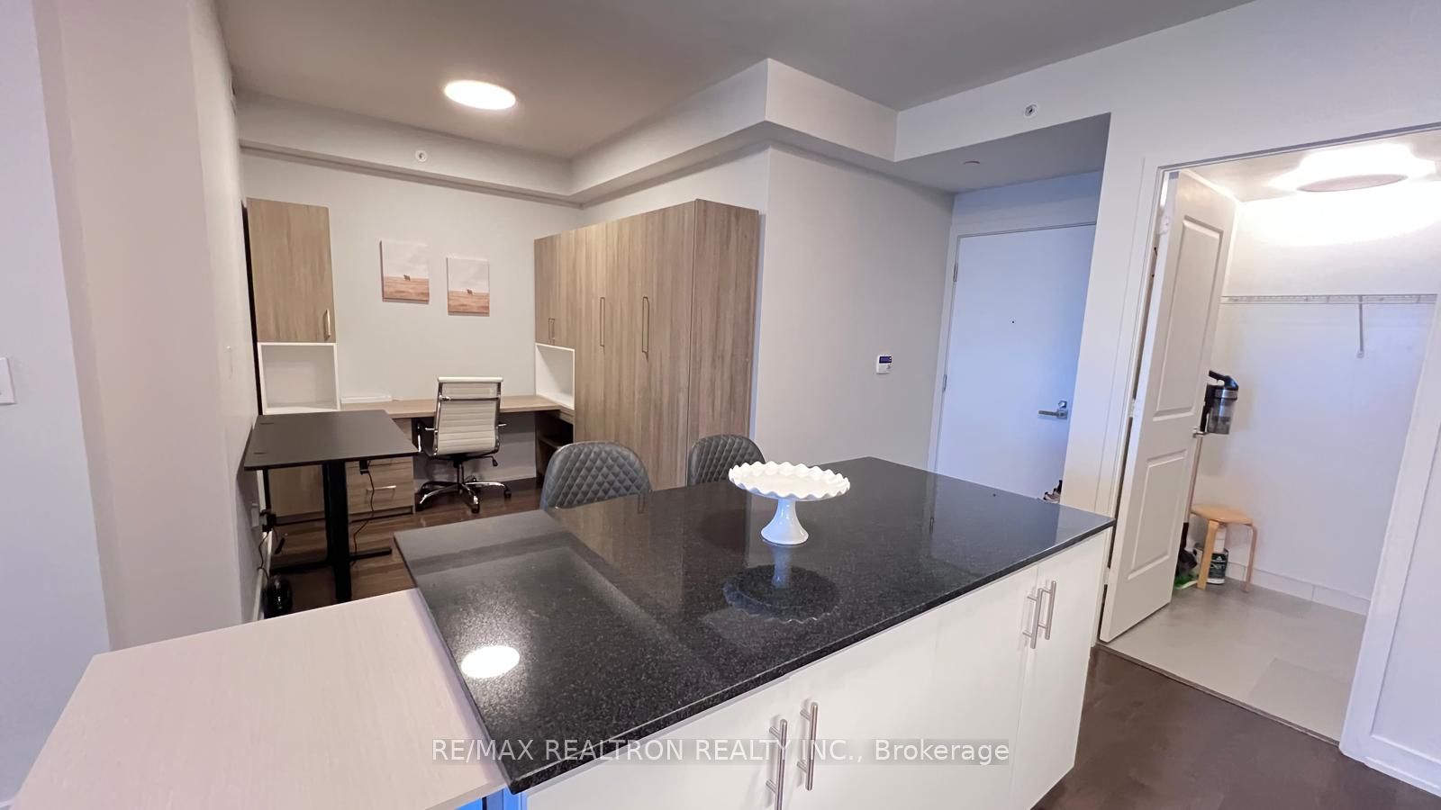 1 The Esplanade Drive 2107, Toronto, ON M5E 0A8 photo 3