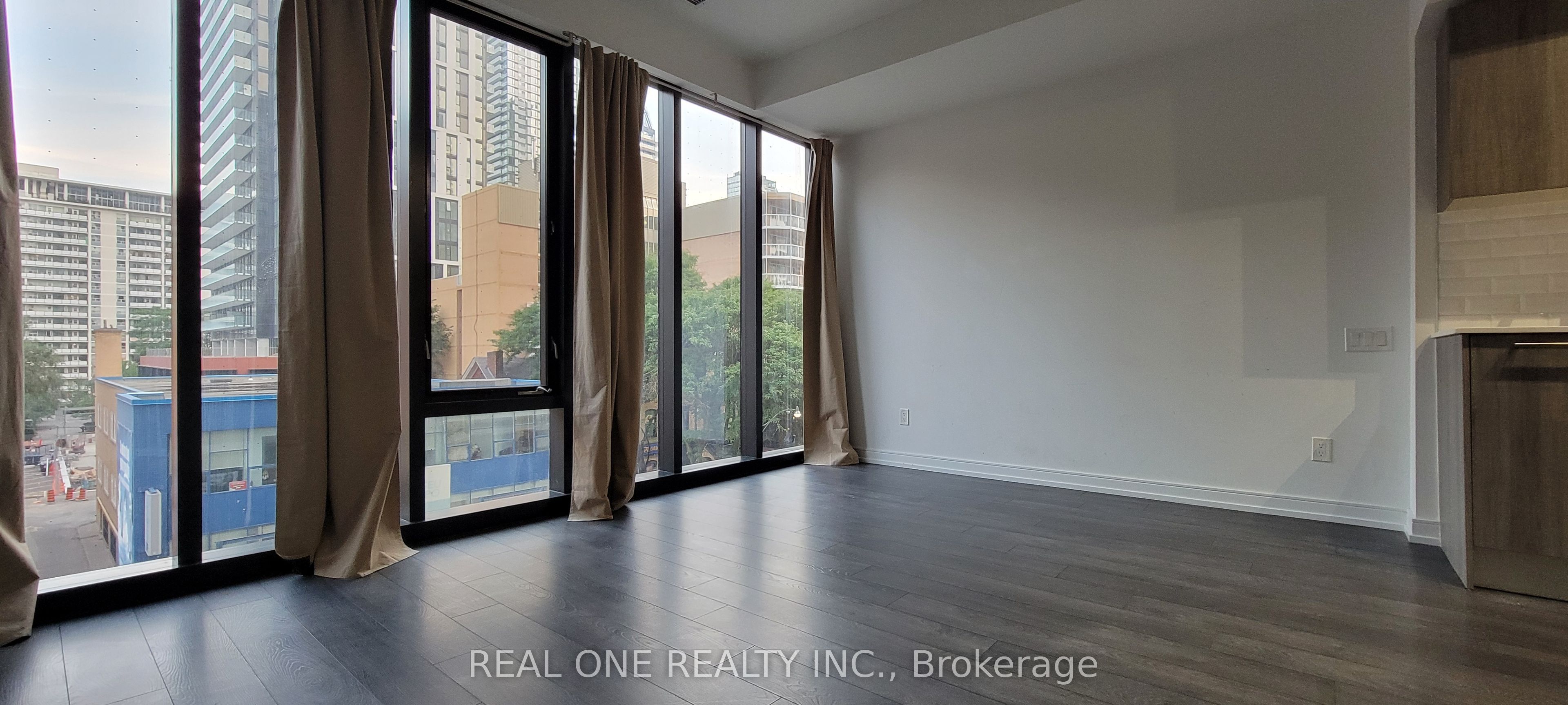 28 Wellesley Street E 305, Toronto, ON M4Y 0C4 photo 2