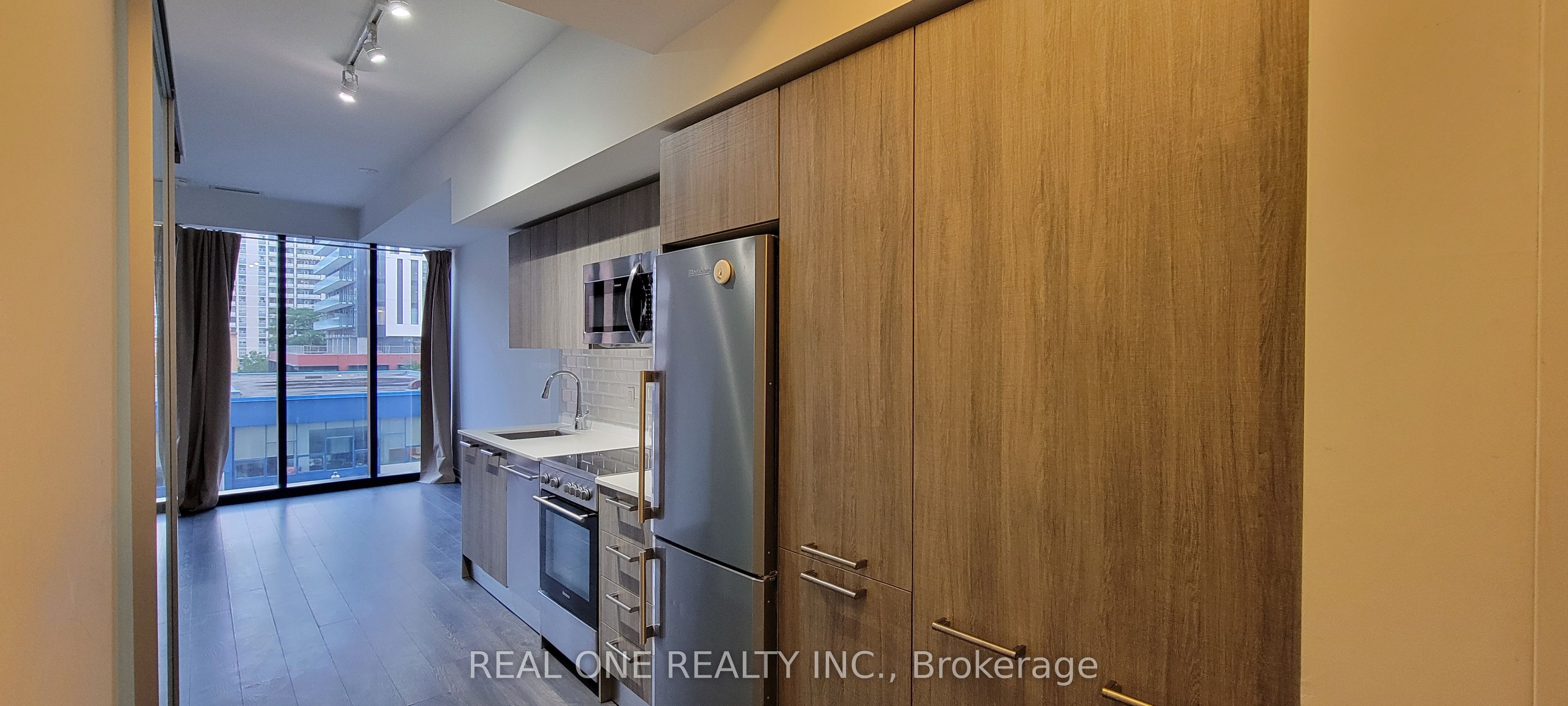 28 Wellesley Street E 305, Toronto, ON M4Y 0C4 photo 3