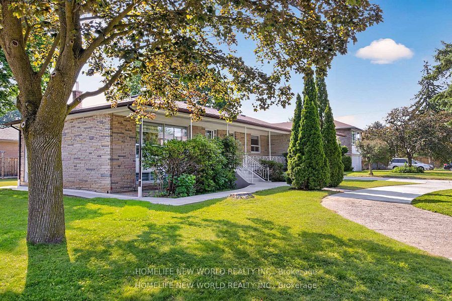 201 Goddard Street Lower, Toronto, ON M3H 5E7 photo 2