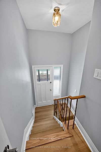 201 Goddard Street Lower, Toronto, ON M3H 5E7 photo 4