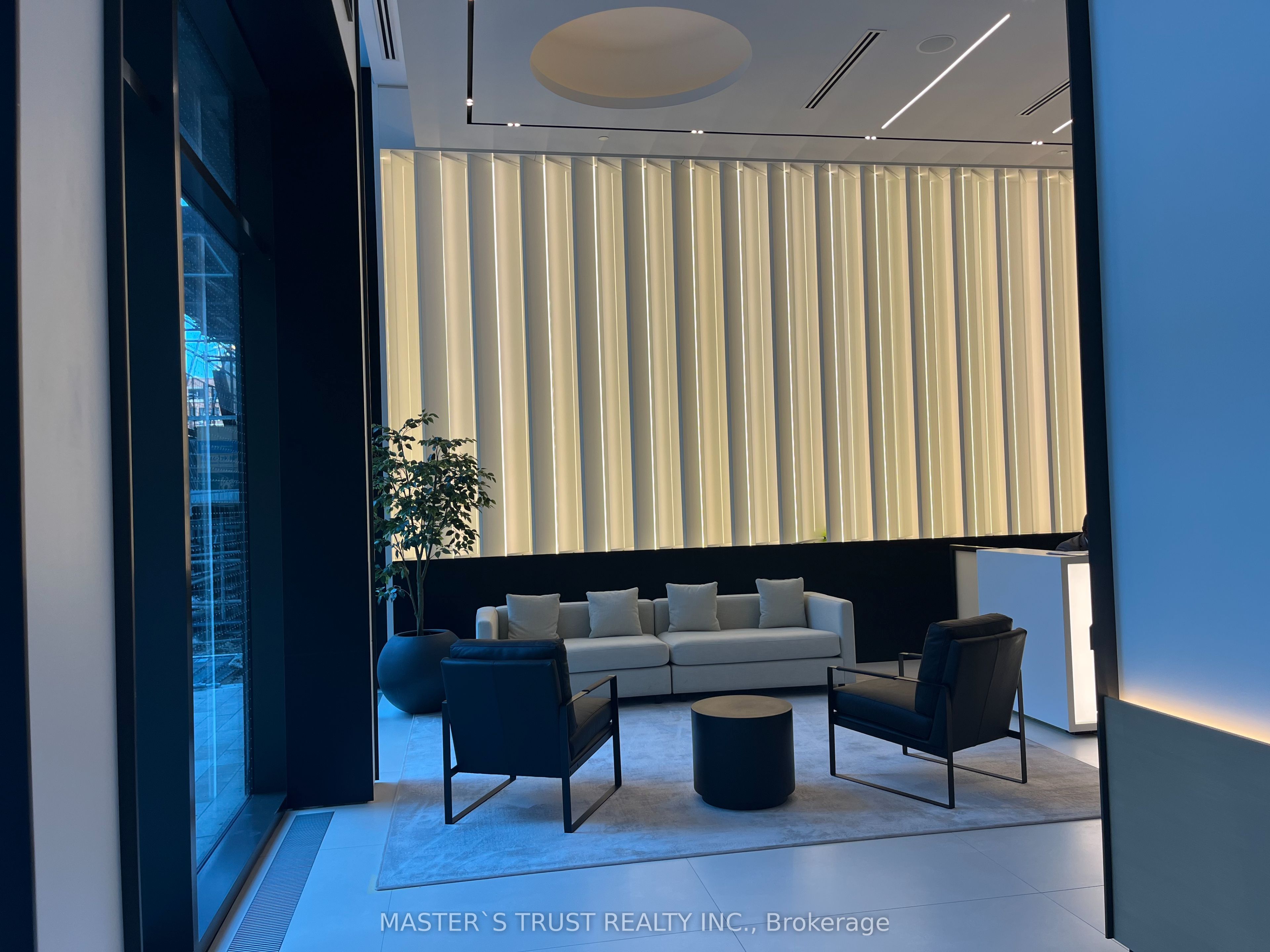 400 King Street W 1528, Toronto, ON M5V 1K2 photo 3