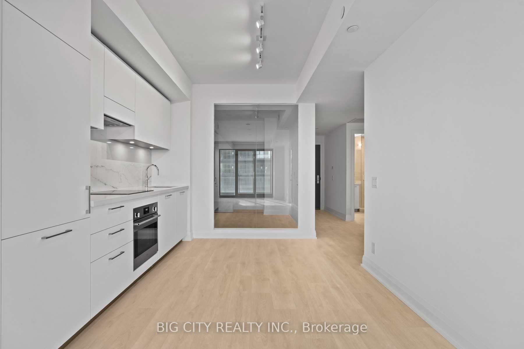 33 Frederick Todd Way 1008, Toronto, ON M4G 0C9