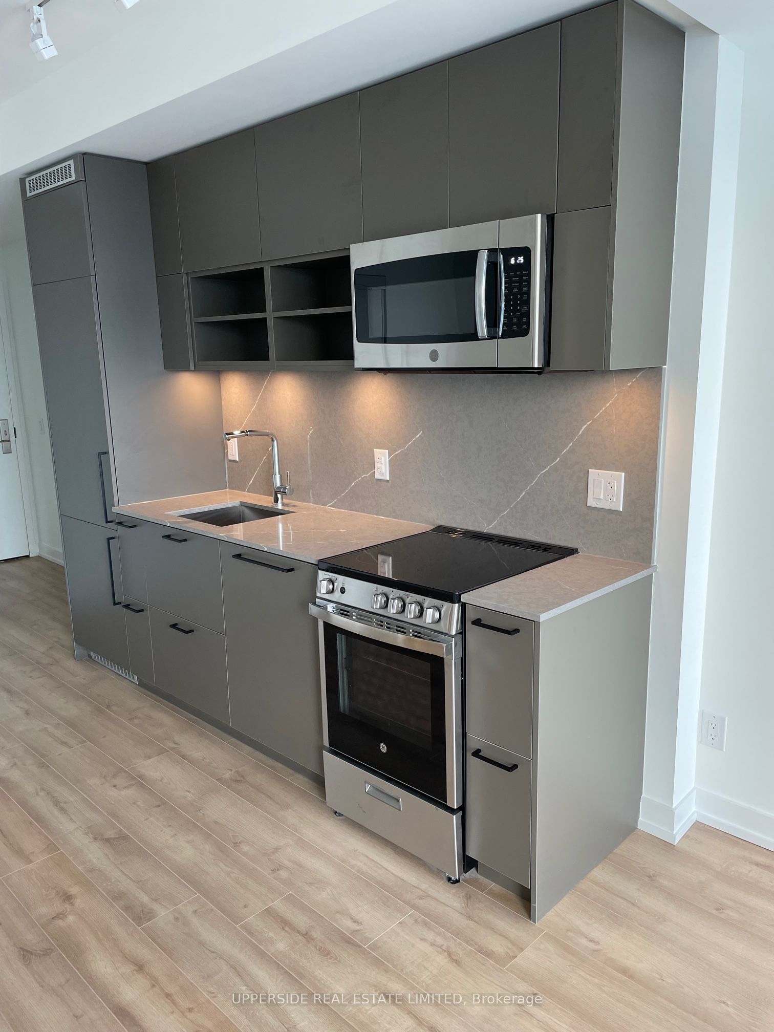 135 East Liberty Street 1613, Toronto, ON M6K 3K4 photo 4