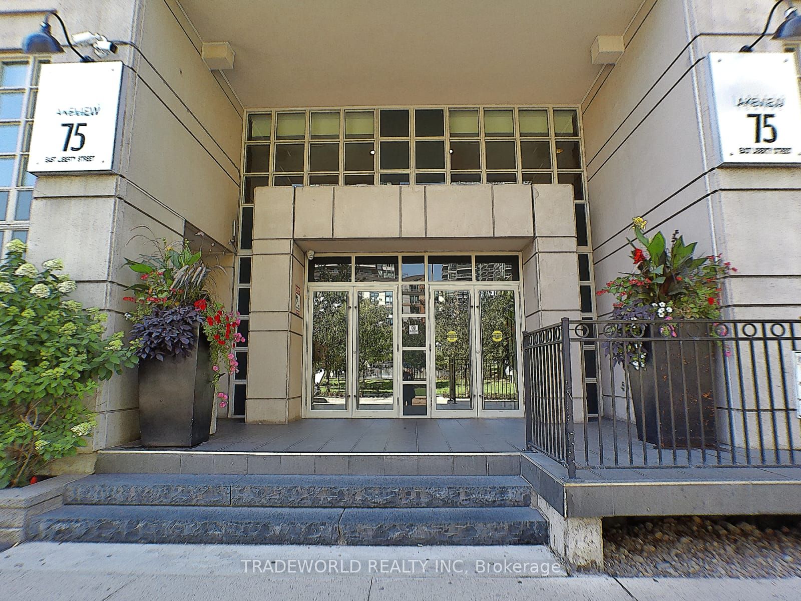 75 East Liberty Street 1205, Toronto, ON M6K 3R3 photo 2