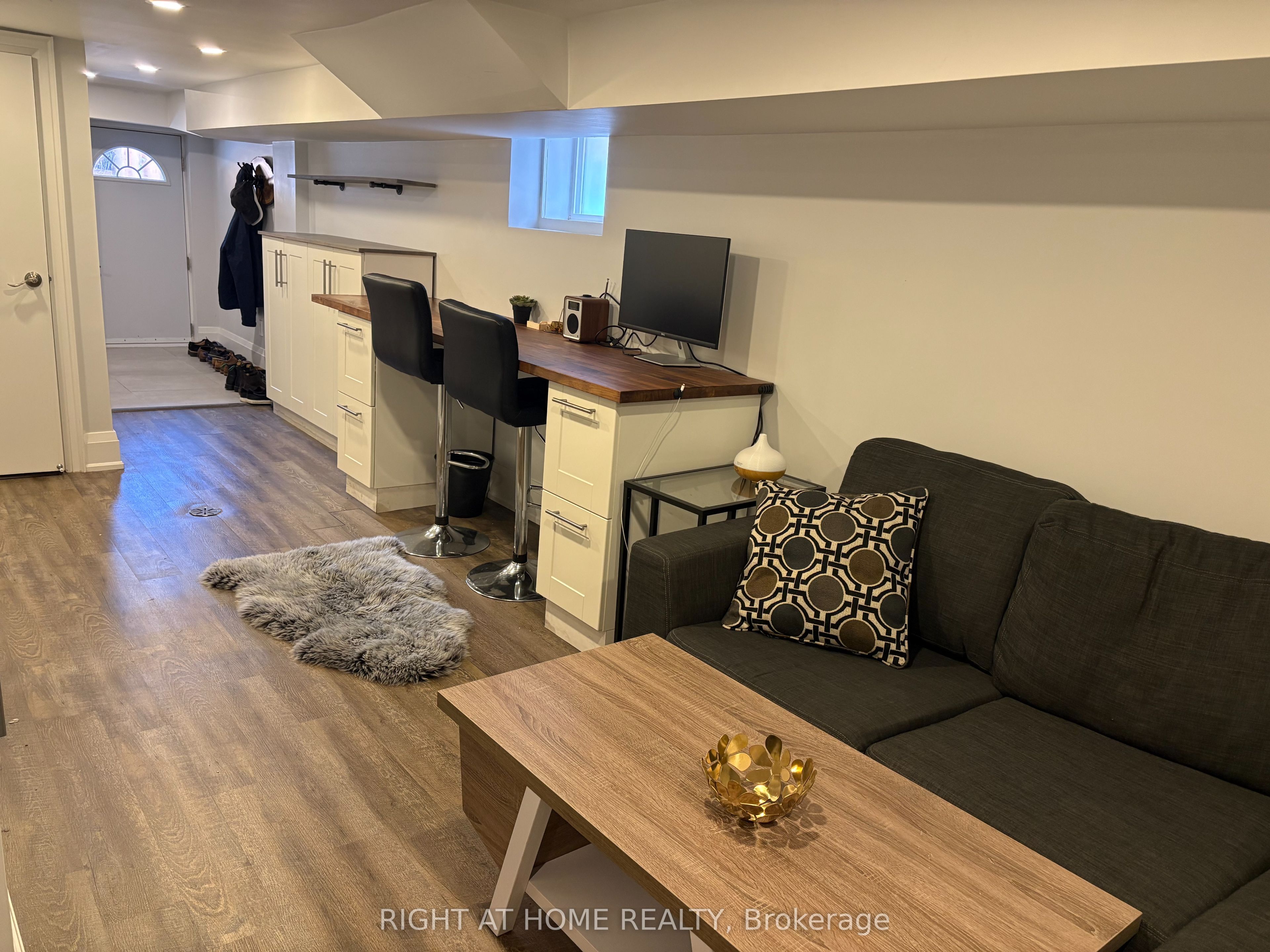 39 Amherst Avenue Lower, Toronto, ON M6E 1Z2 photo 5