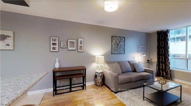 168 Simcoe Street 722, Toronto, ON M5H 4C9 photo 2