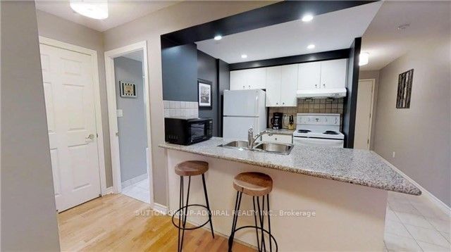 168 Simcoe Street 722, Toronto, ON M5H 4C9 photo 3