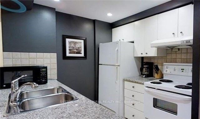 168 Simcoe Street 722, Toronto, ON M5H 4C9 photo 4