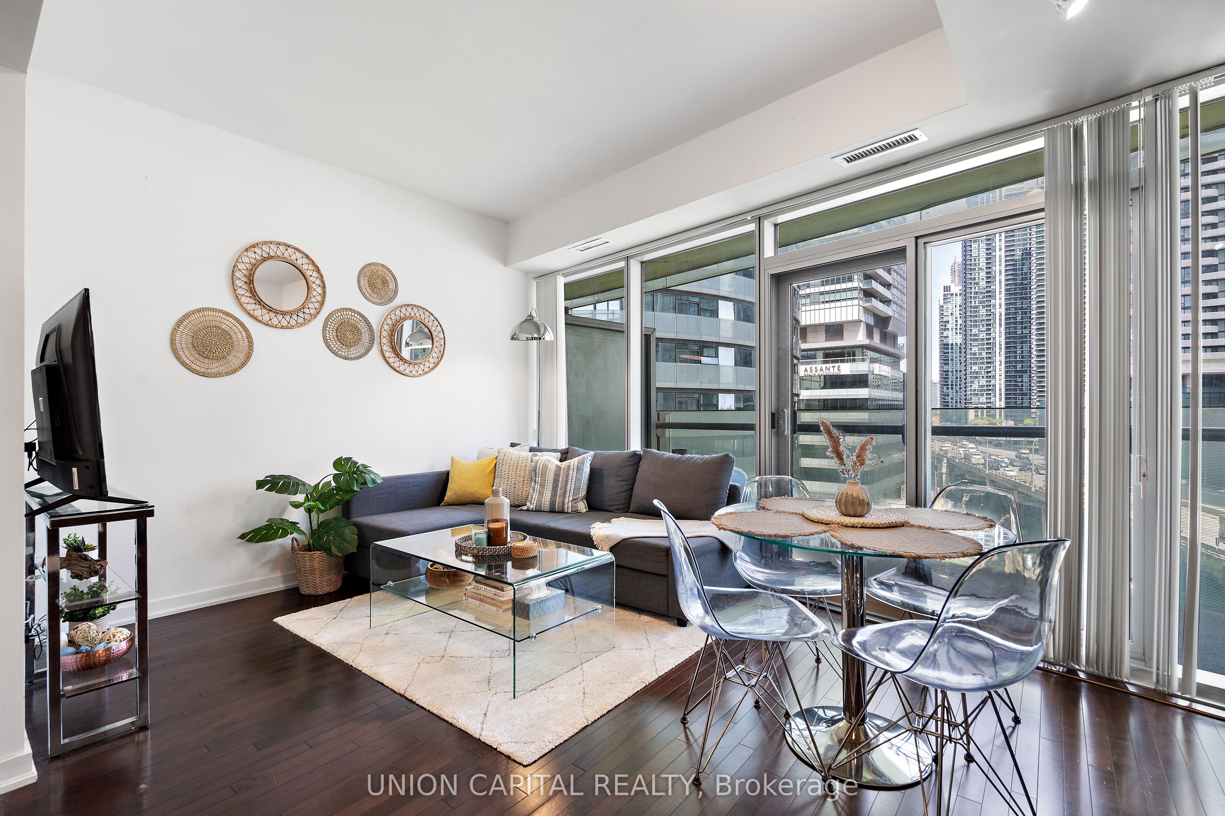 12 York Street 501, Toronto, ON M5J 0A9