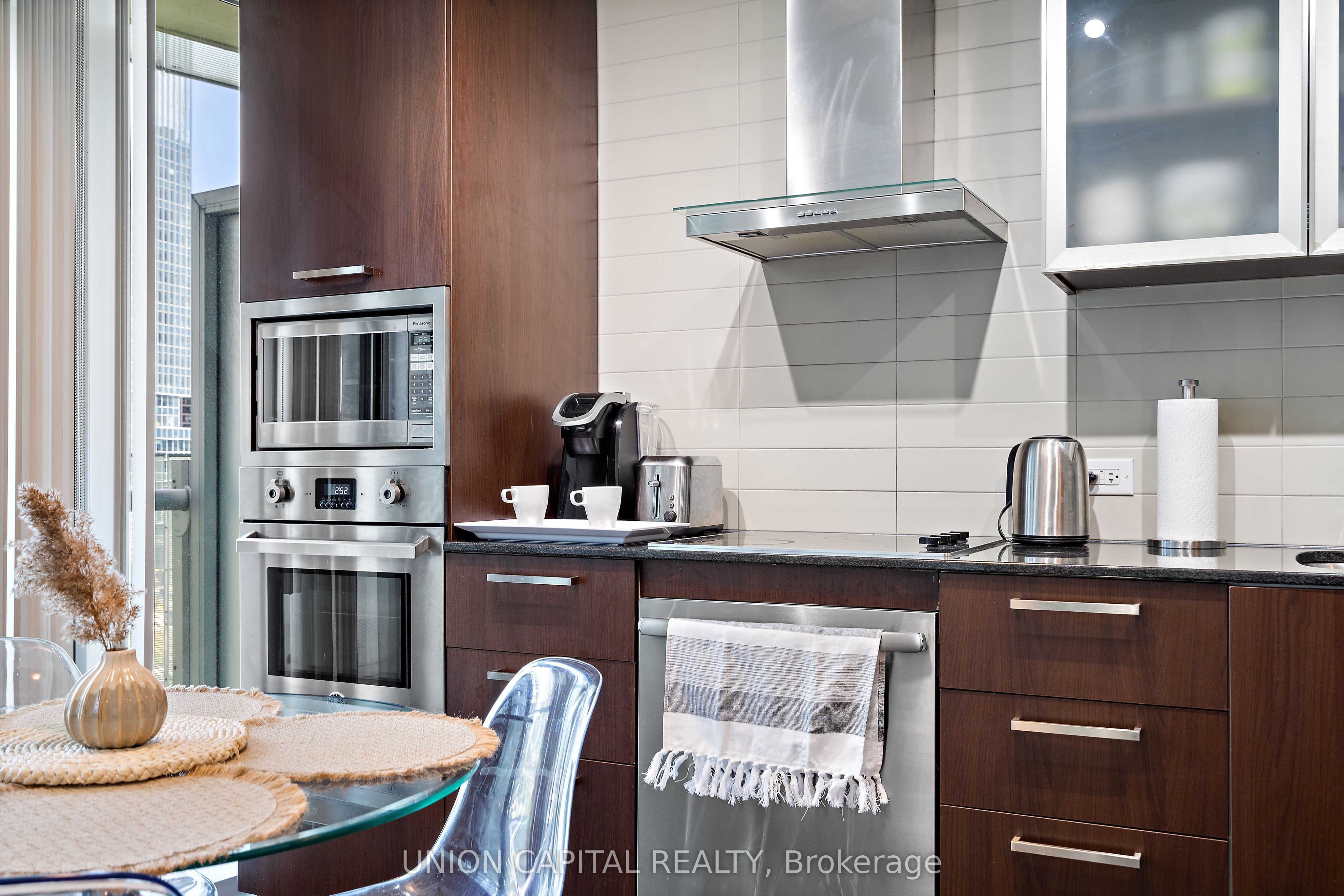 12 York Street 501, Toronto, ON M5J 0A9 photo 3