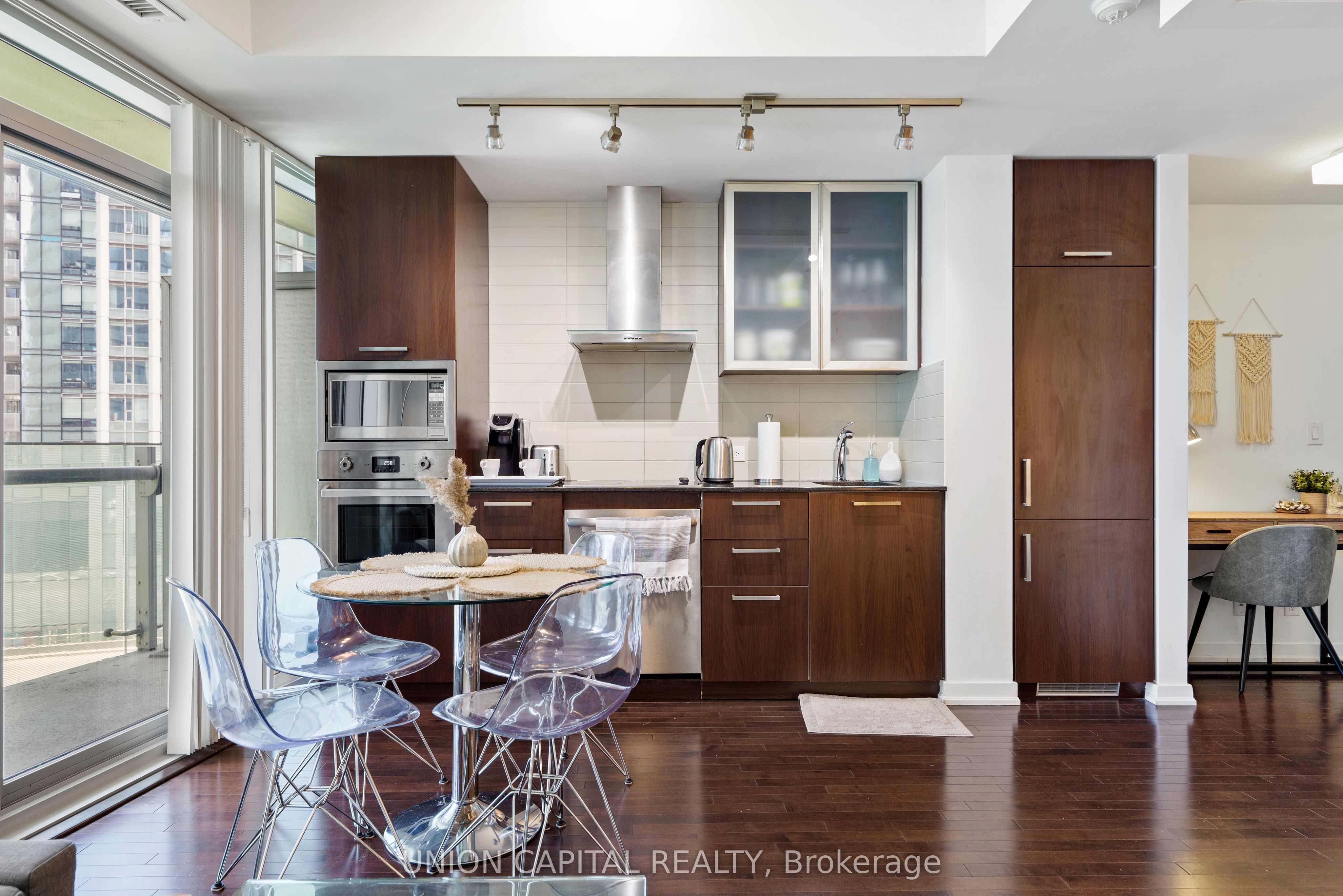 12 York Street 501, Toronto, ON M5J 0A9 photo 4