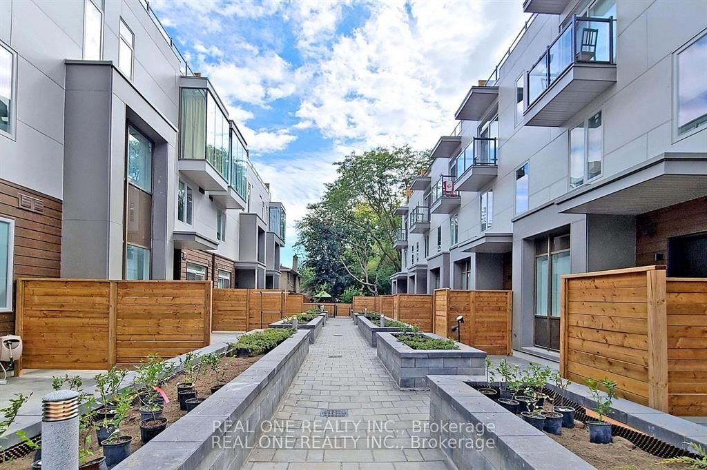 25 Dervock Crescent Unit 5, Toronto, ON M2K 0G7