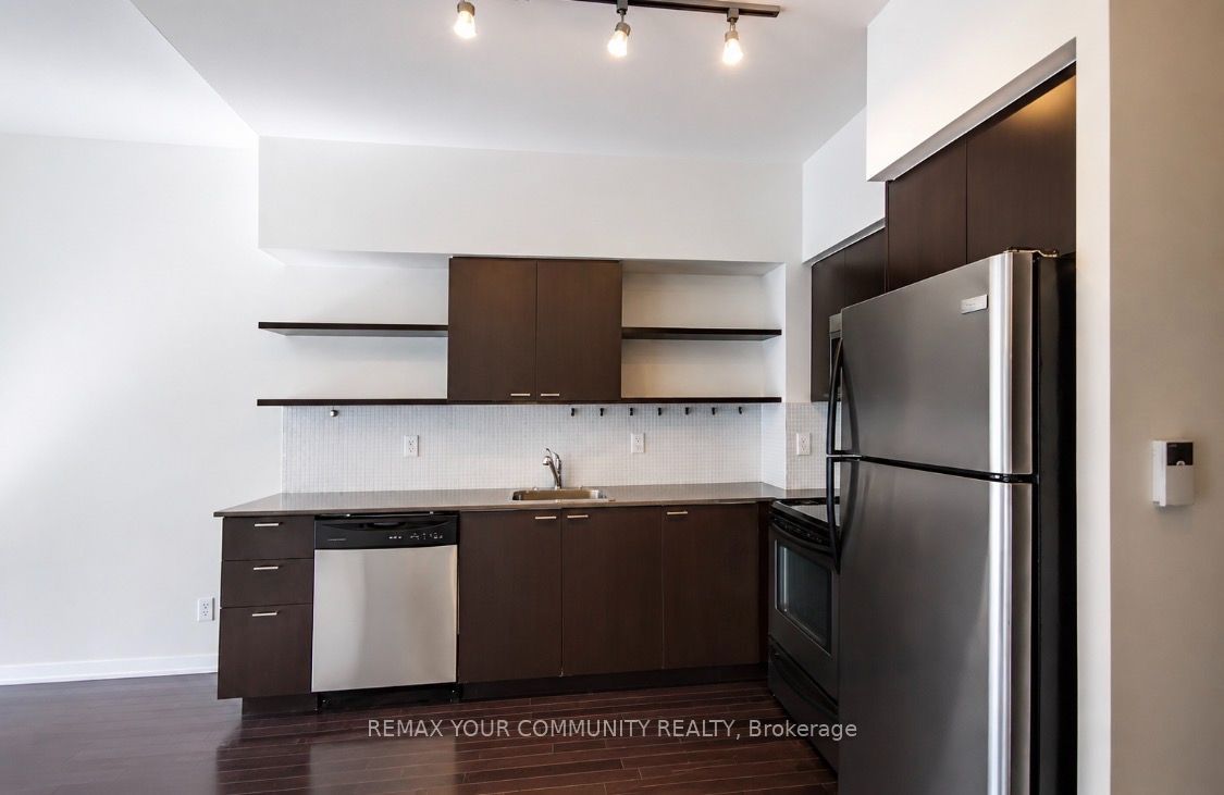 35 Hayden Street 819, Toronto, ON M4Y 3C3 photo 3