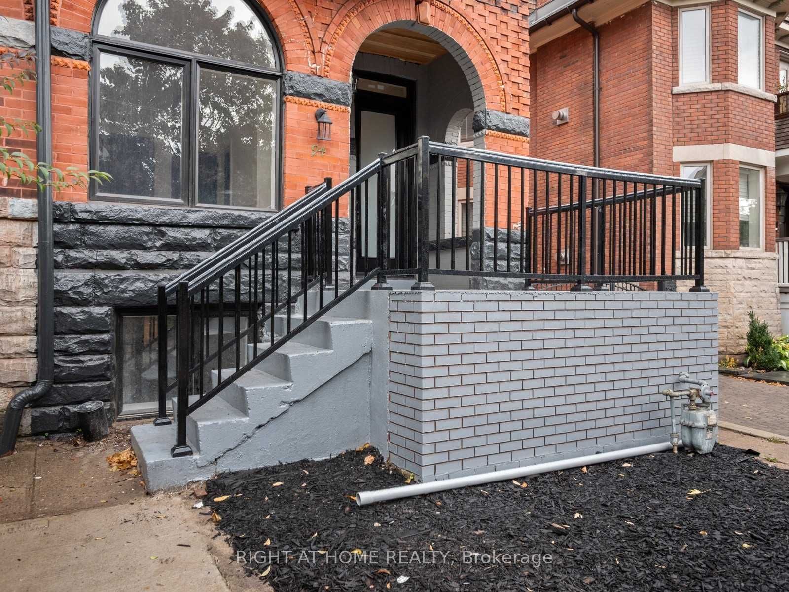 94 Concord Avenue E Unit 1, Toronto, ON M6H 2P3 photo 2