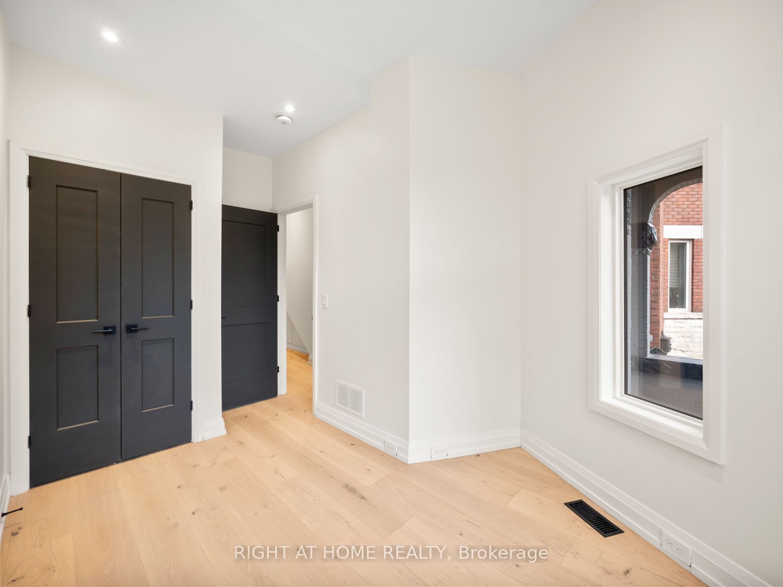 94 Concord Avenue E Unit 1, Toronto, ON M6H 2P3 photo 5