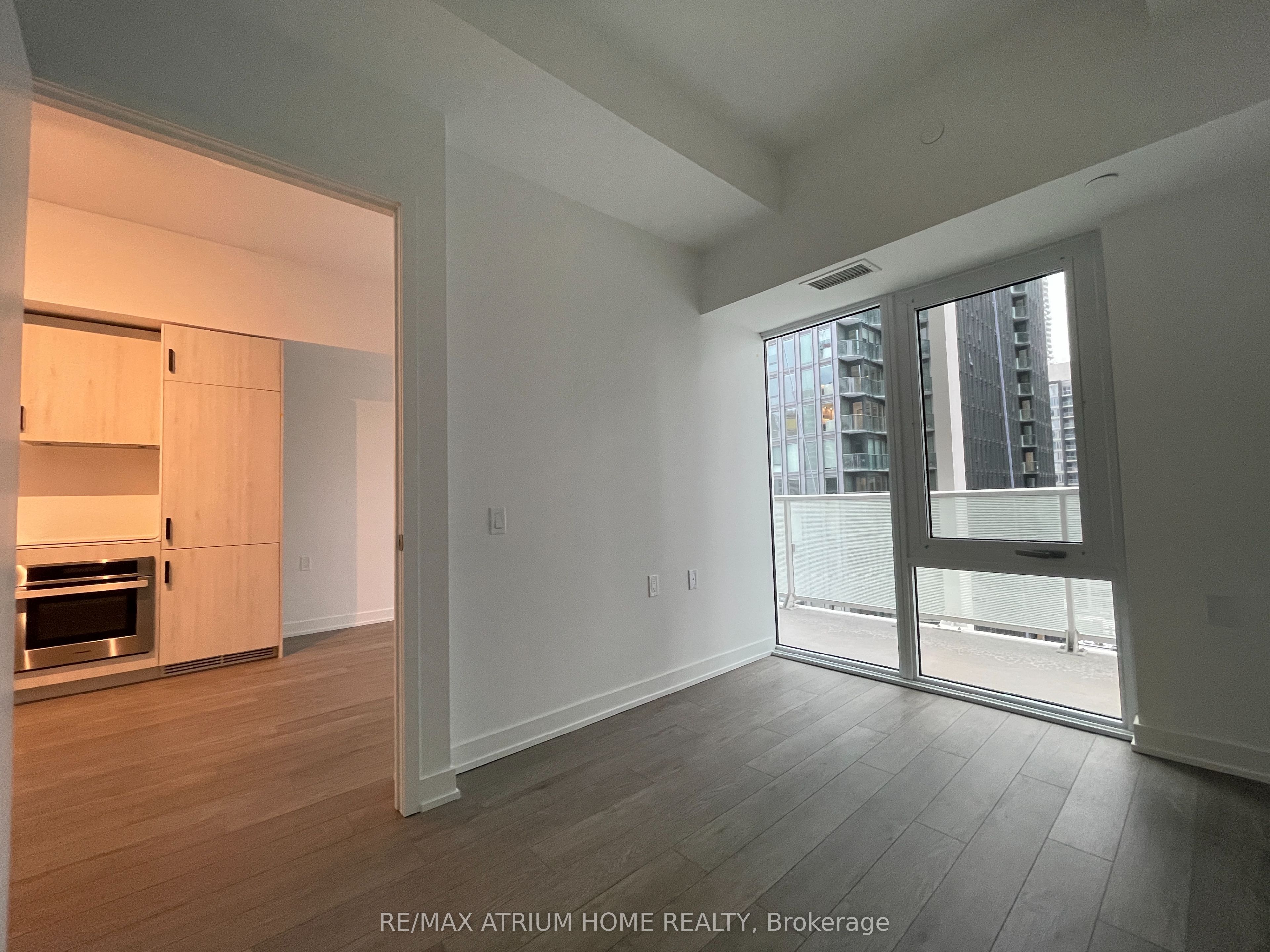 88 Queen Street E 1816, Toronto, ON M5C 1S1 photo 4