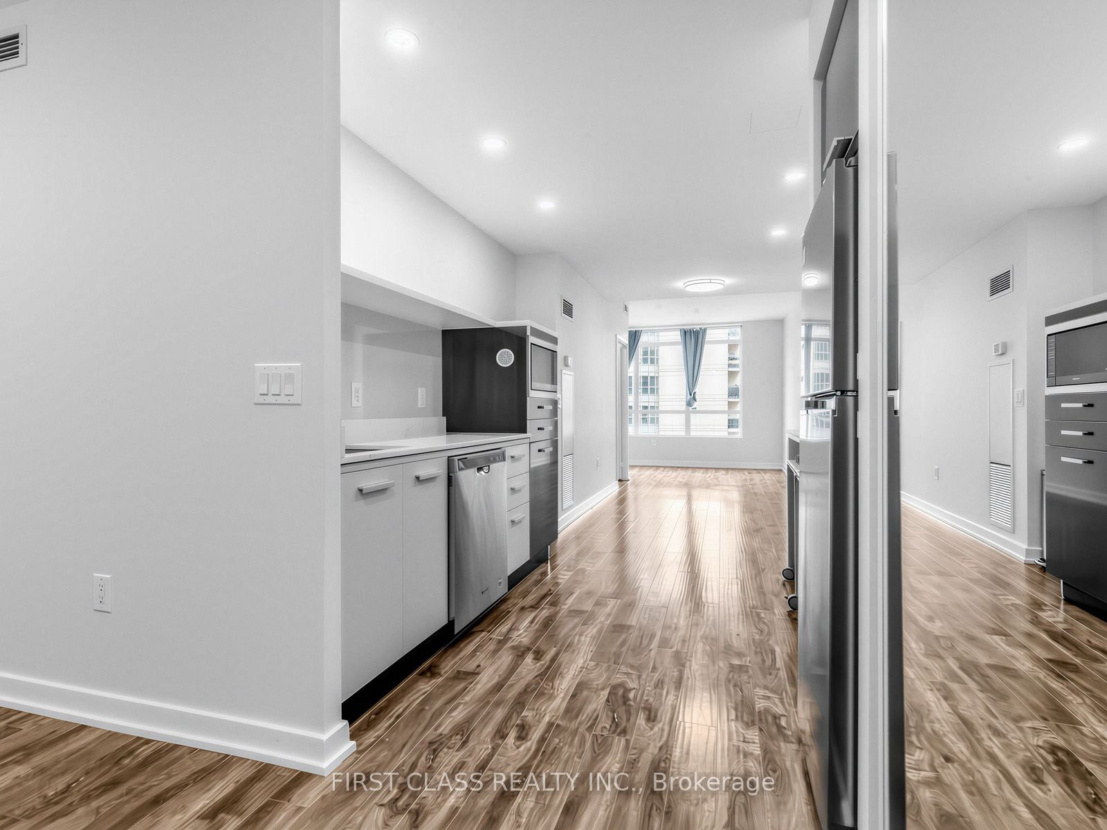 38 Dan Leckie Way 715, Toronto, ON M5V 2V6 photo 3