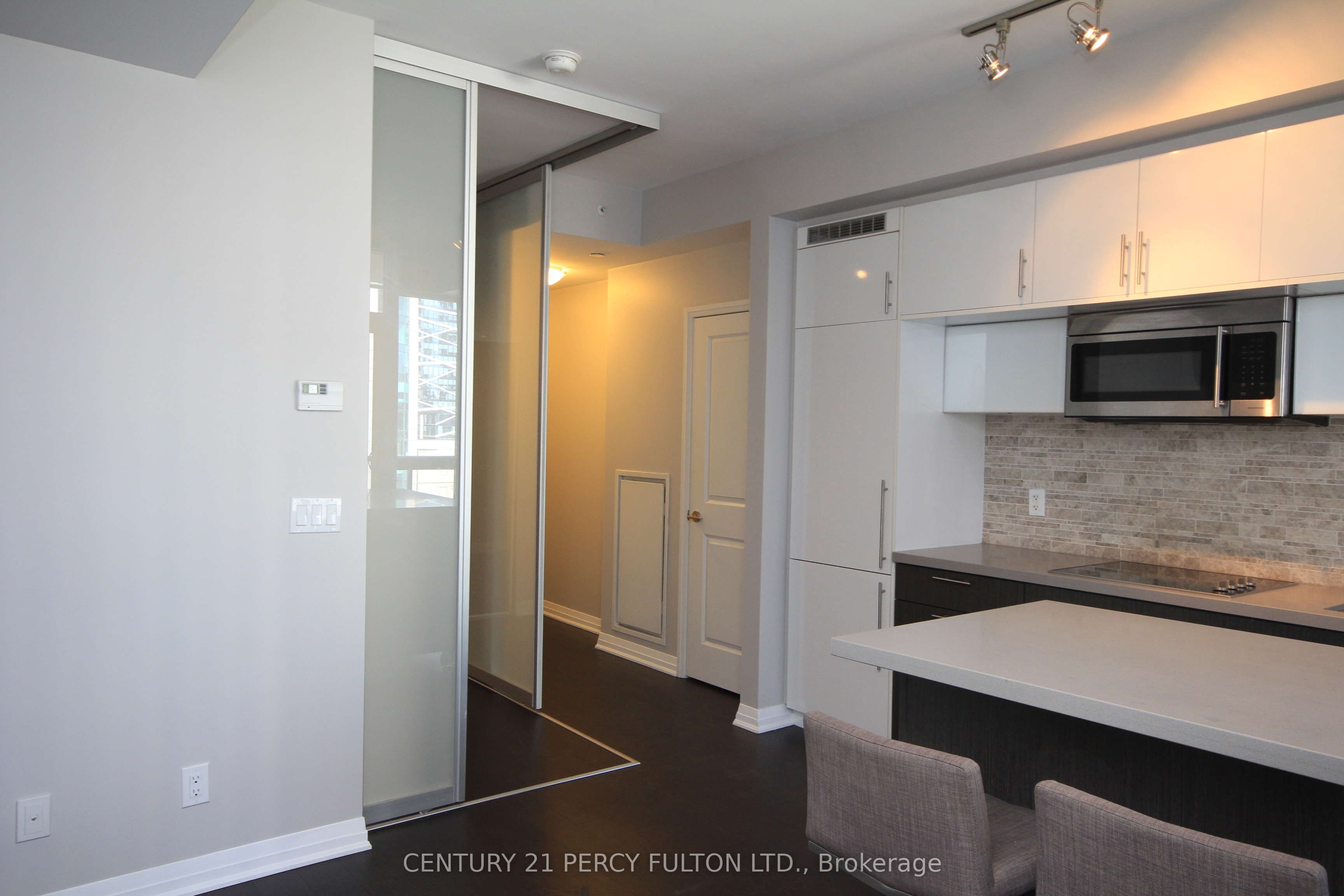 8 Mercer Street 904, Toronto, ON M5V 0C4 photo 5