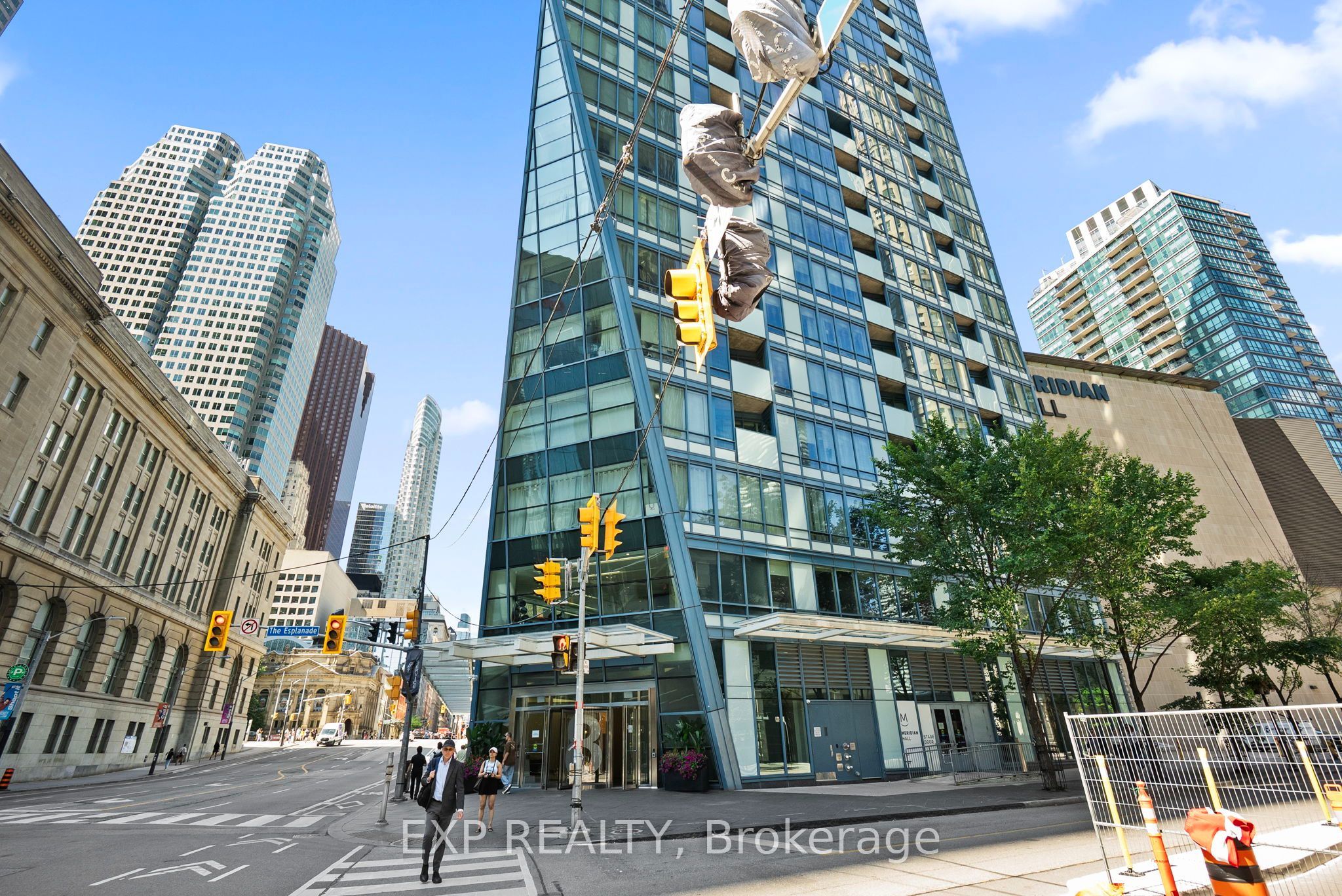 8 The Esplanade 3510, Toronto, ON M5E 0A6 photo 3