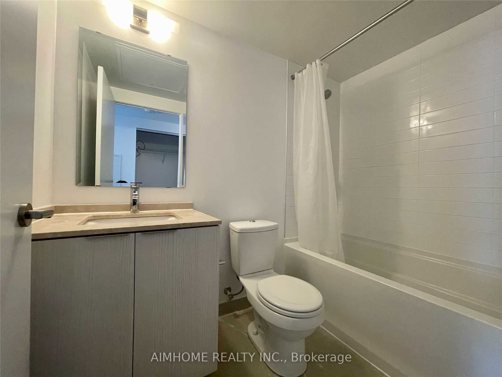 11 Wellesley Street W 3310, Toronto, ON M4Y 0G4 photo 3