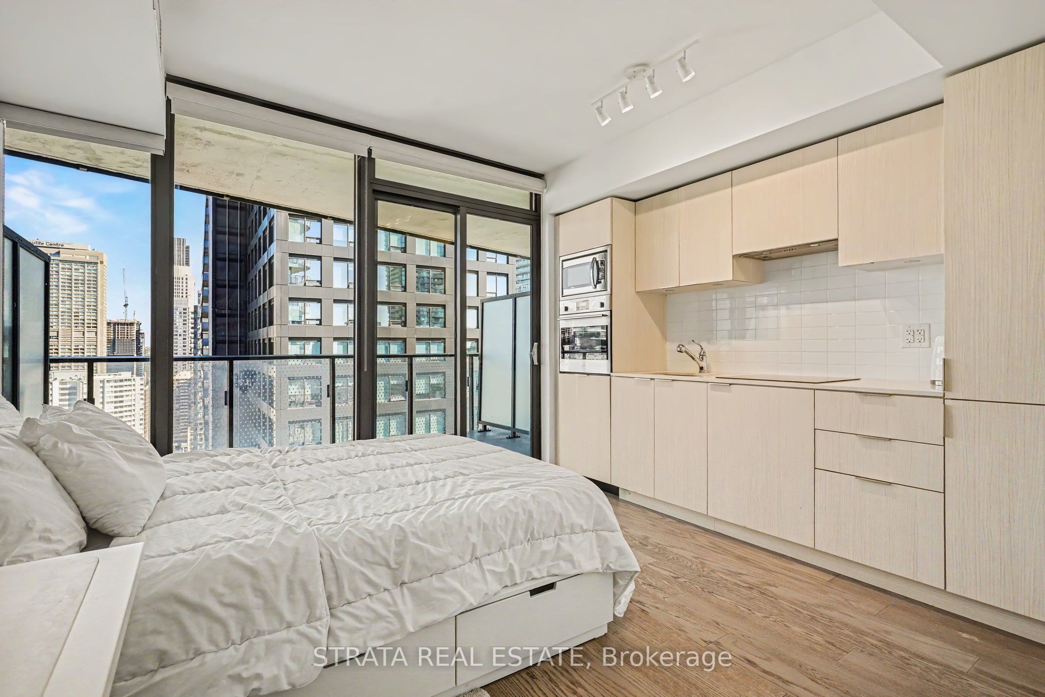11 Wellesley Street W 2810, Toronto, ON M4Y 0G4