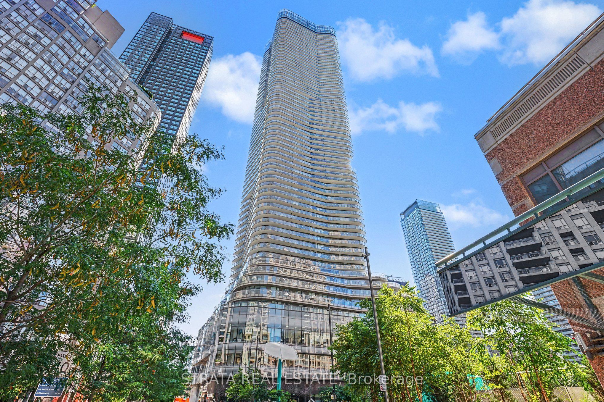 11 Wellesley Street W 2810, Toronto, ON M4Y 0G4 photo 4
