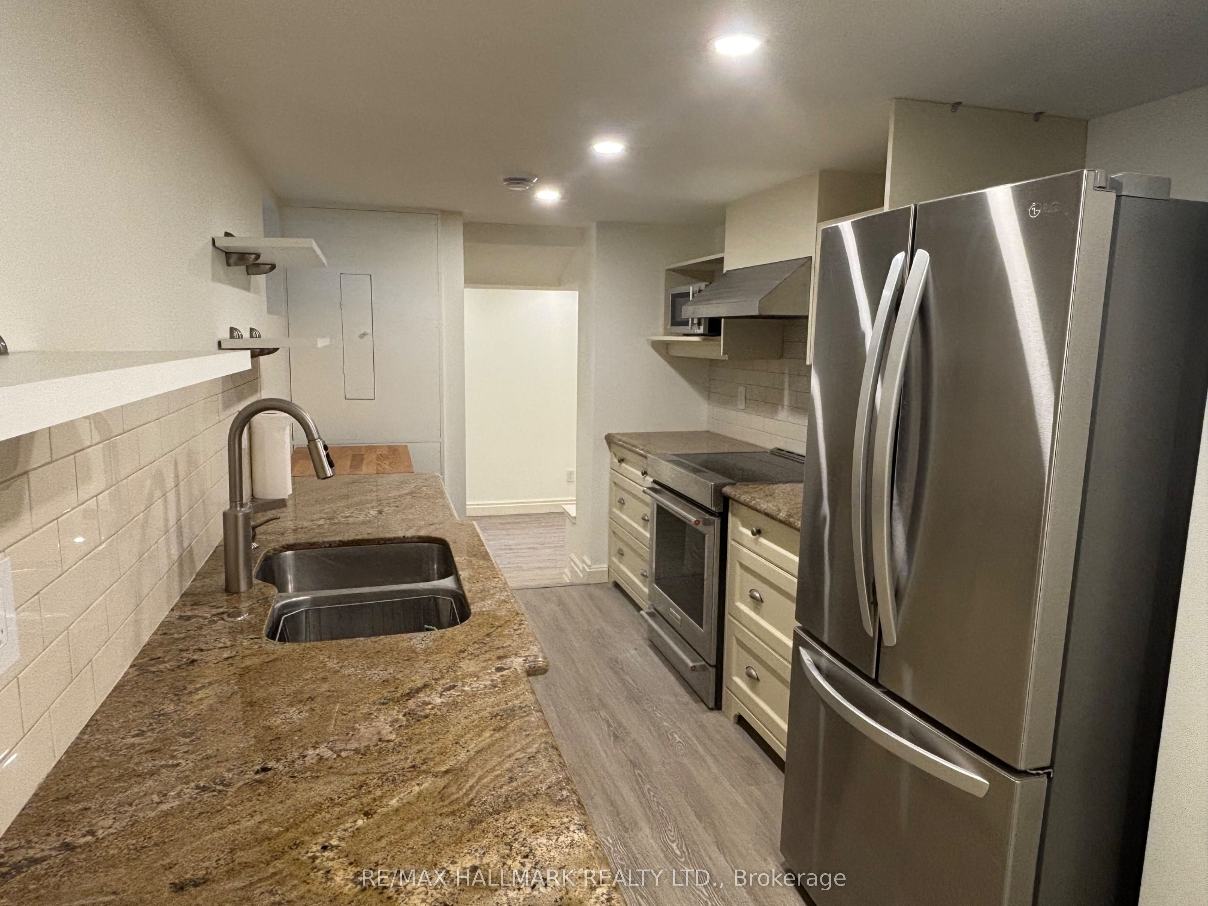3 Whitewood Road Lower, Toronto, ON M4S 2X8 photo 2