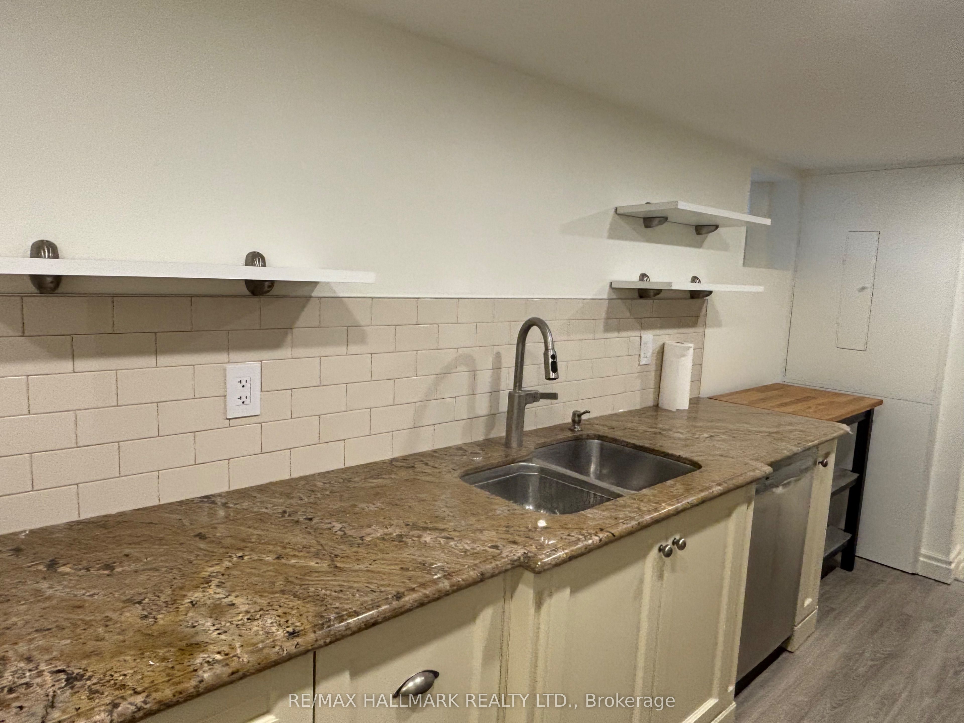 3 Whitewood Road Lower, Toronto, ON M4S 2X8 photo 3