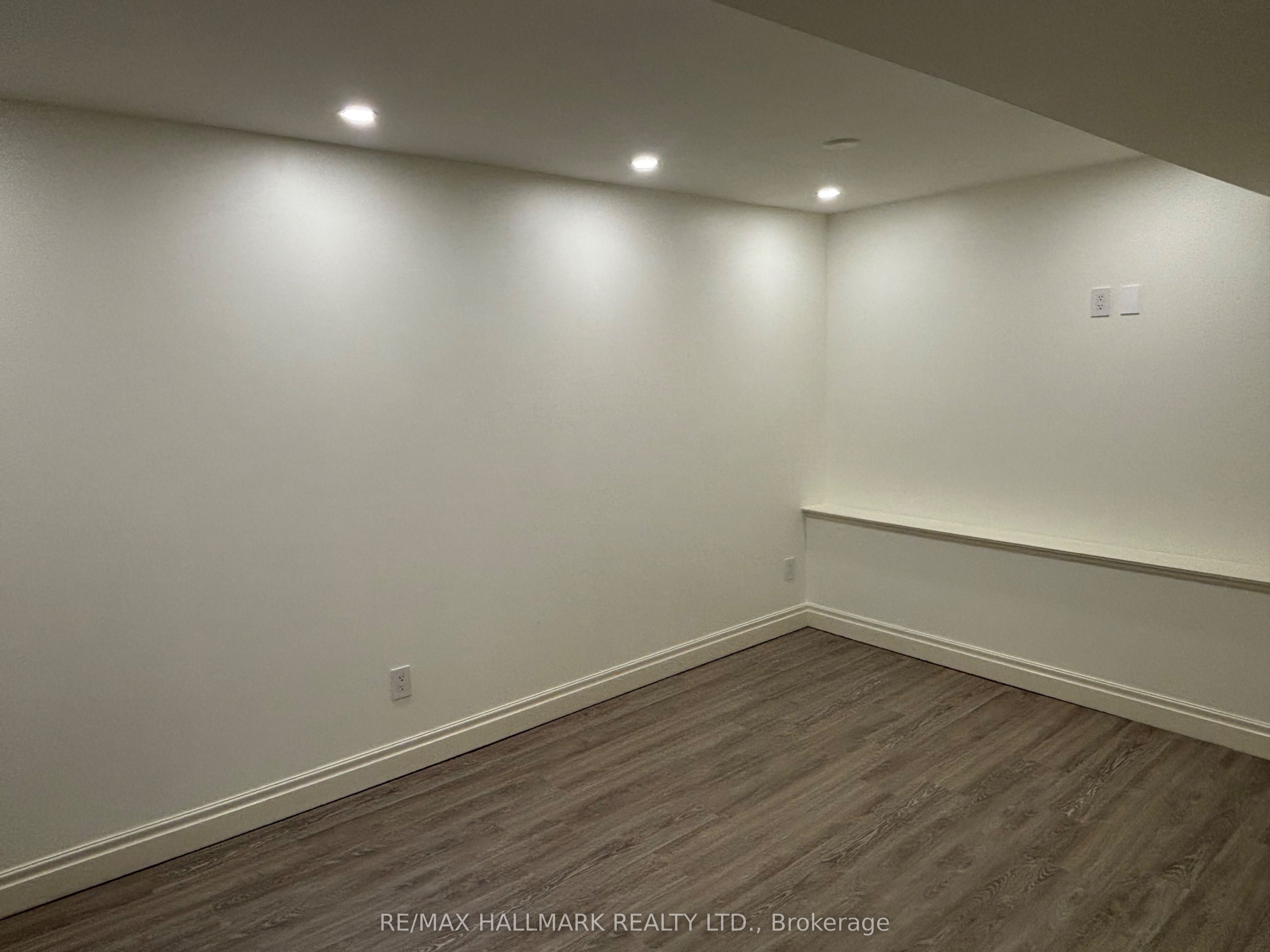 3 Whitewood Road Lower, Toronto, ON M4S 2X8 photo 5