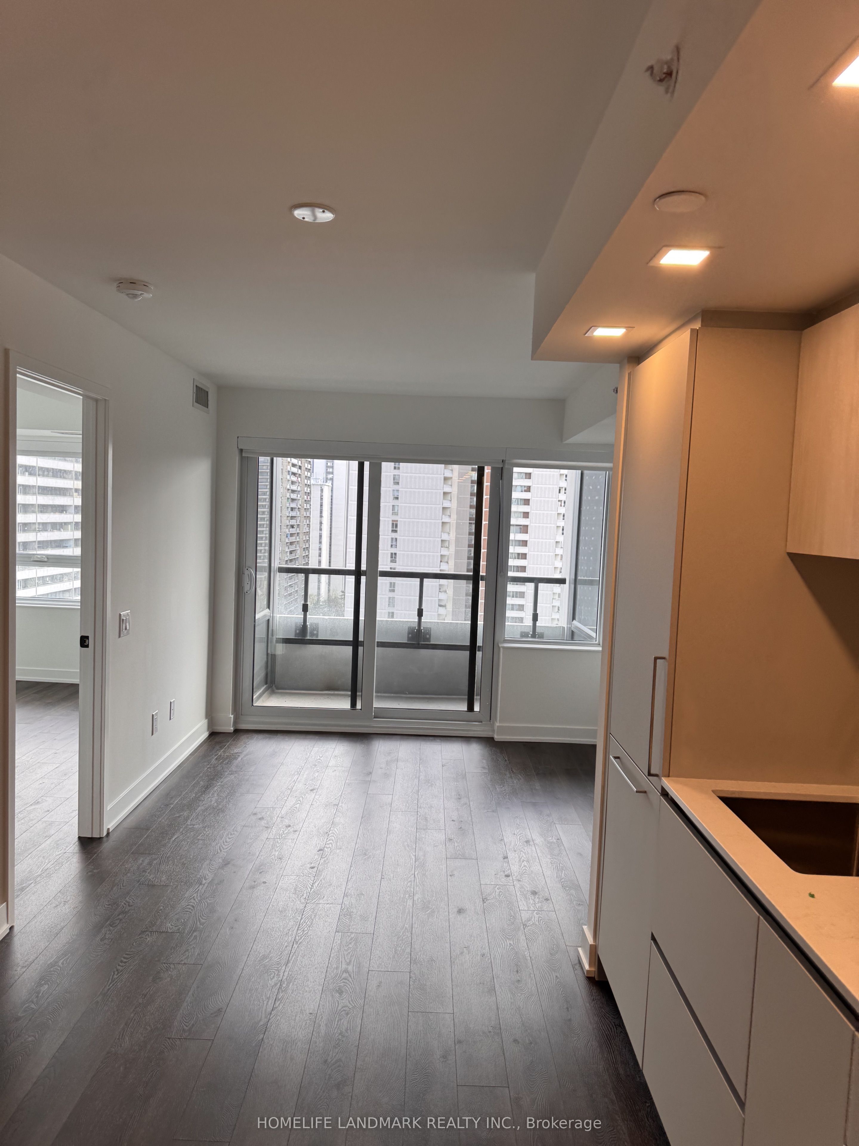 609 Sherbourne Street 1811, Toronto, ON M4X 0A4 photo 4