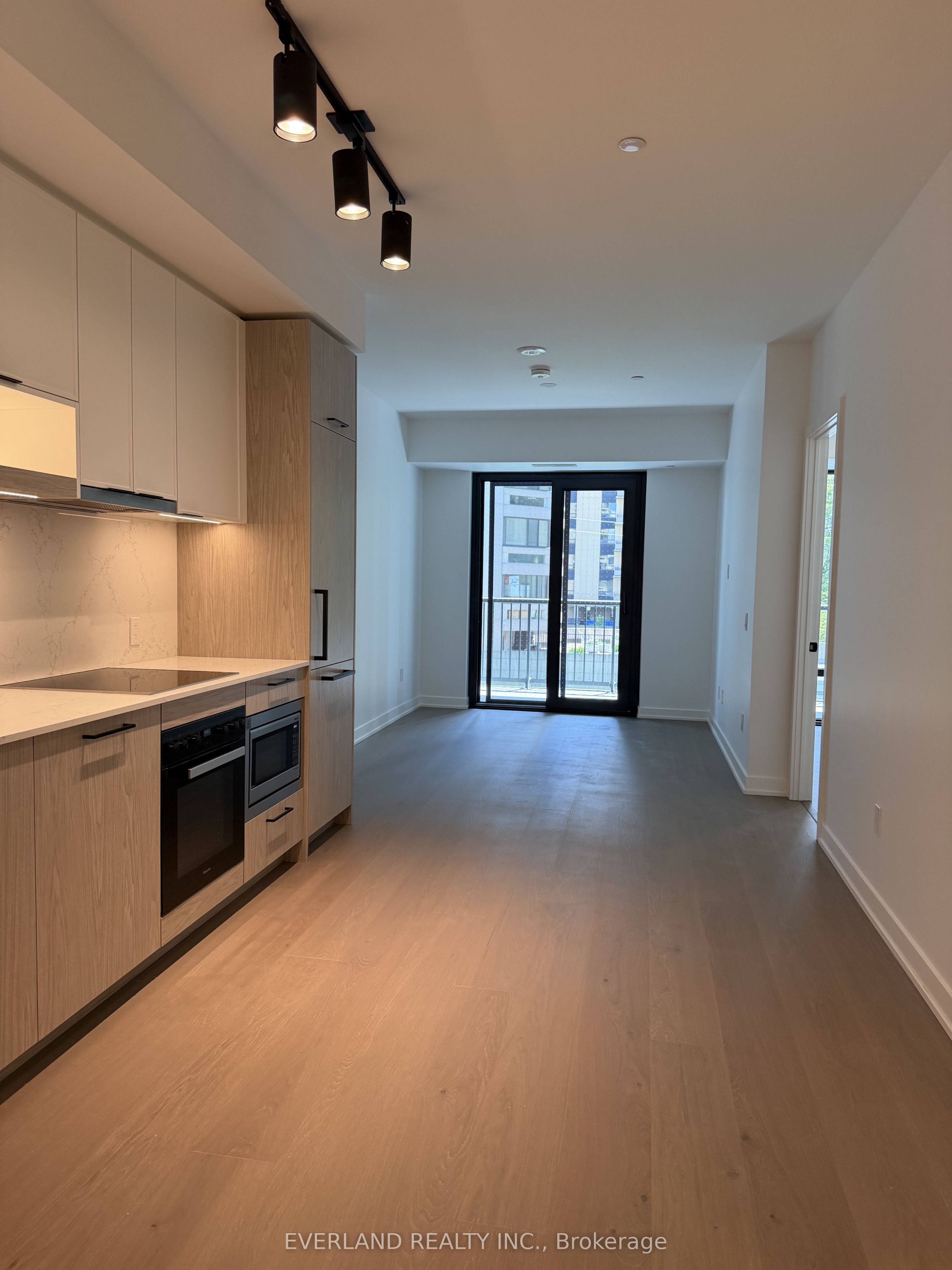 91 Montclair Avenue 738, Toronto, ON M5P 0B1 photo 4