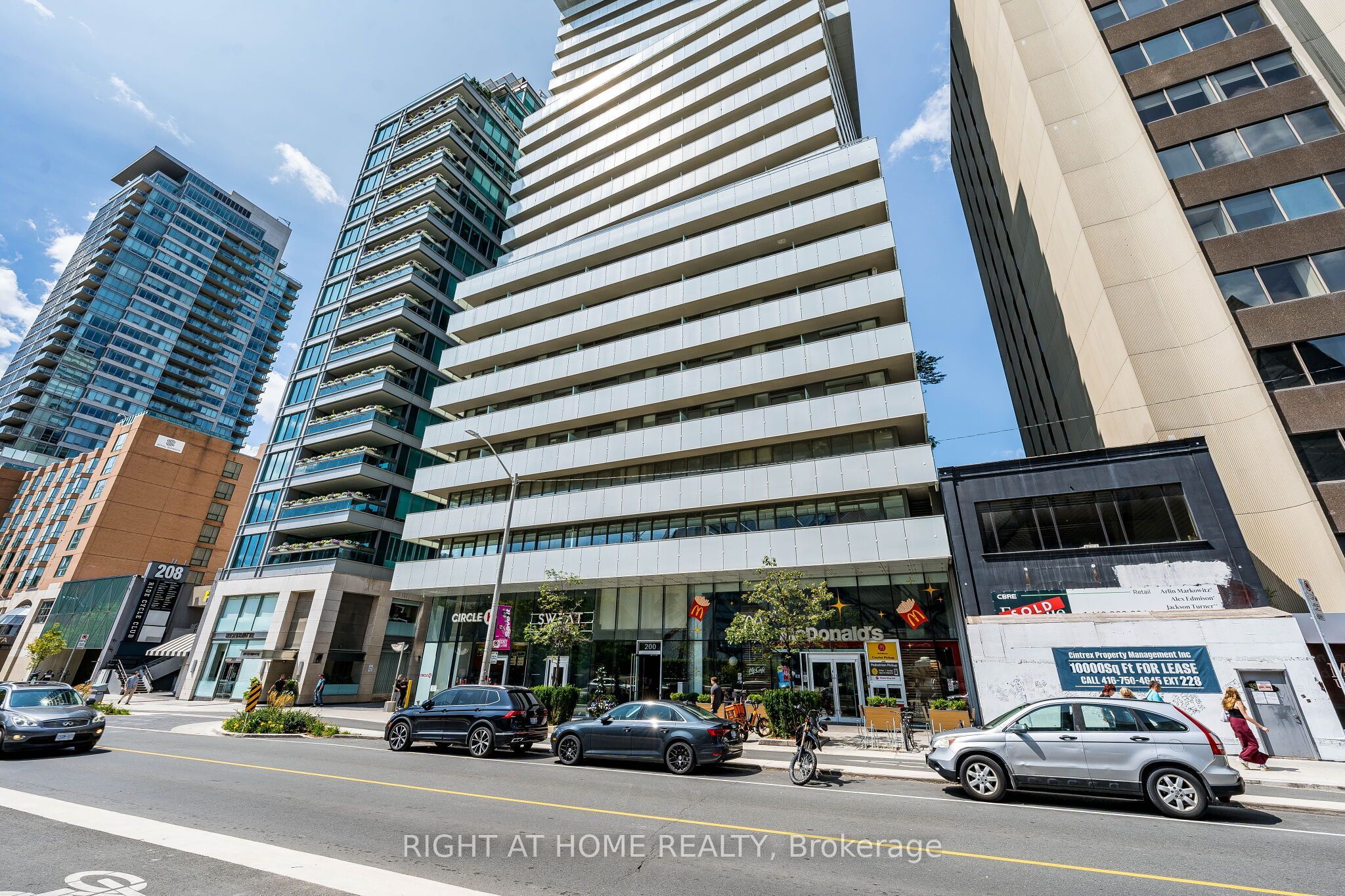 200 W Bloor Street W 1604, Toronto, ON M5S 0B1