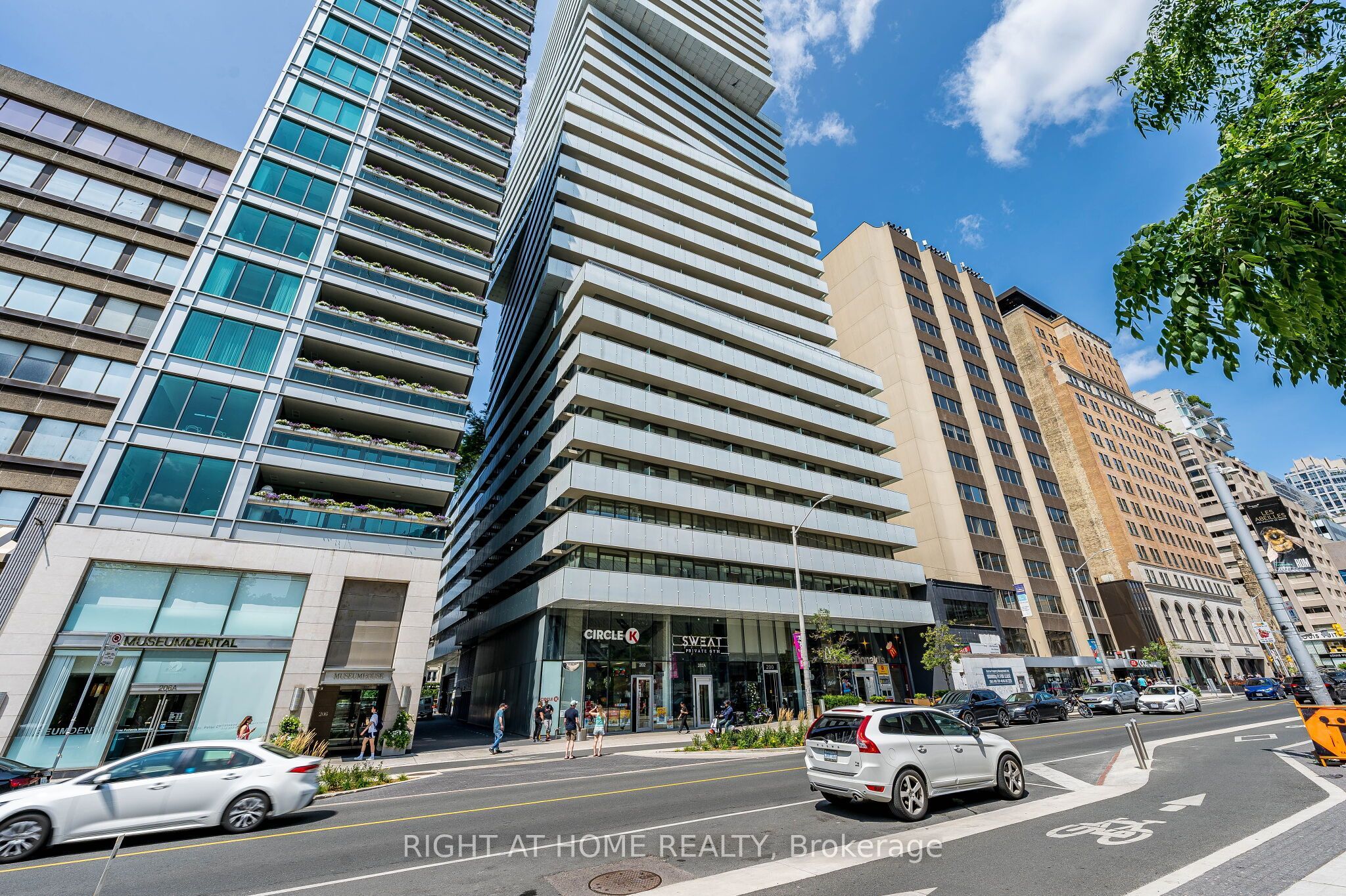200 W Bloor Street W 1604, Toronto, ON M5S 0B1 photo 2