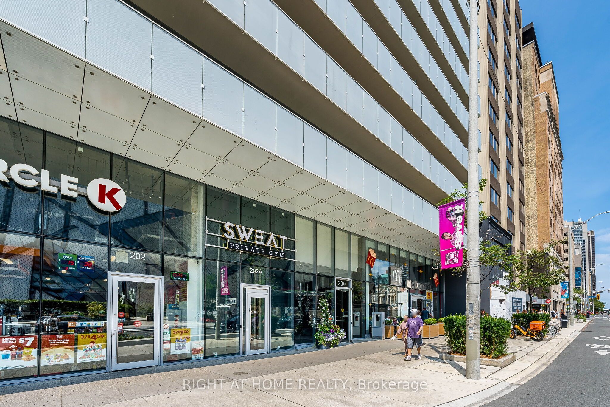 200 W Bloor Street W 1604, Toronto, ON M5S 0B1 photo 3